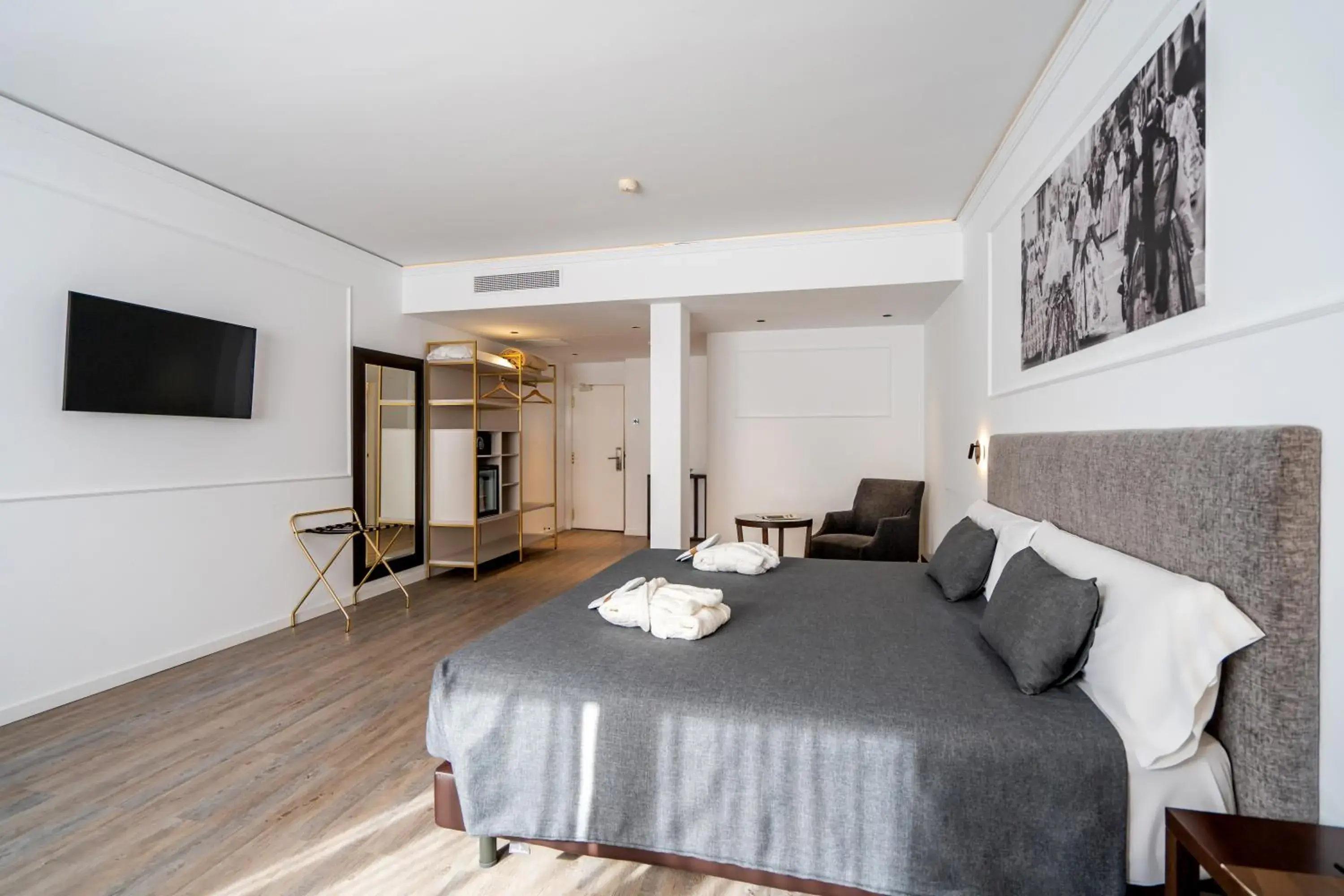 Bedroom, Bed in Hotel Conqueridor Bedroom, Bed in Hotel Conqueridor