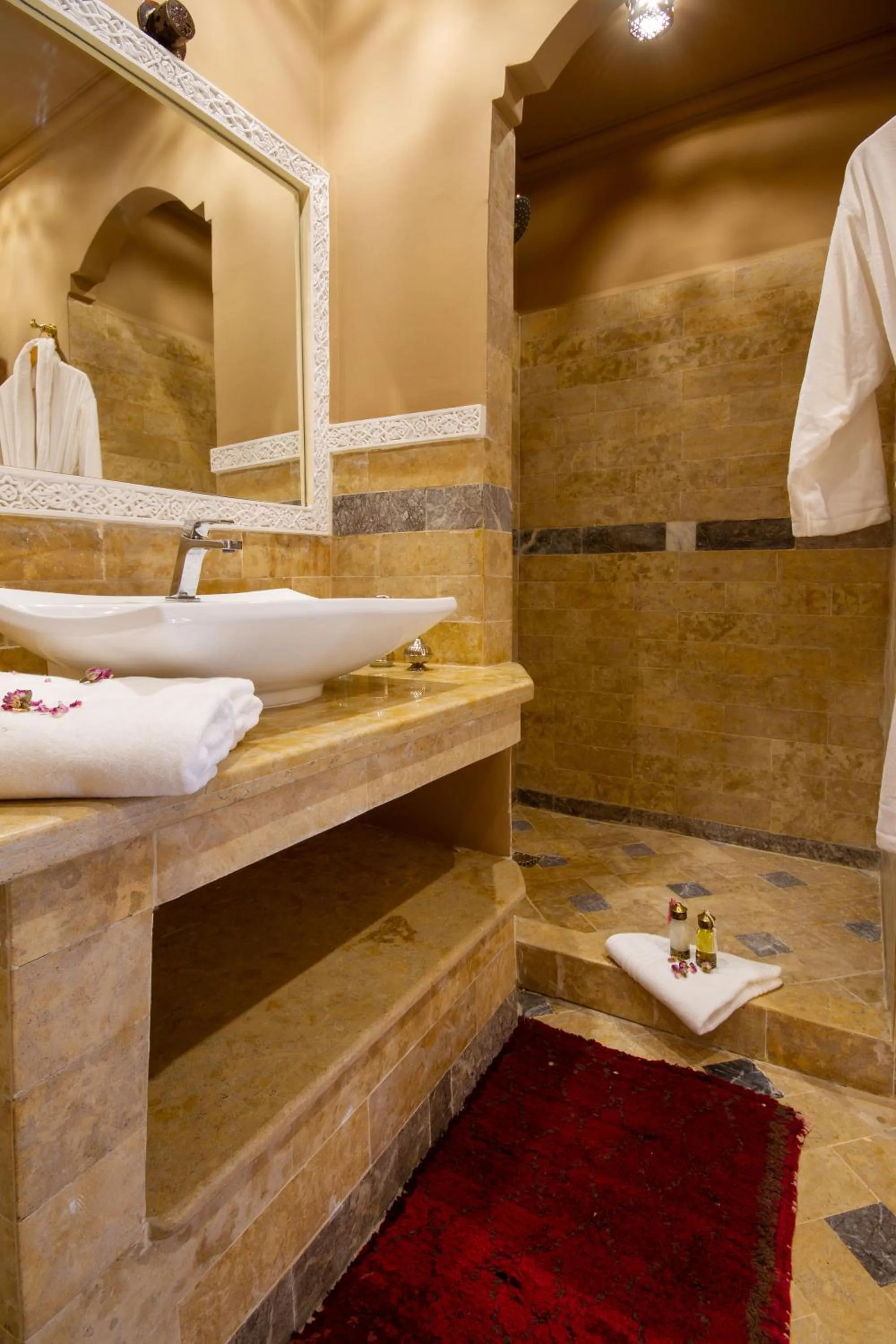 Shower in Riad SofYan & Spa