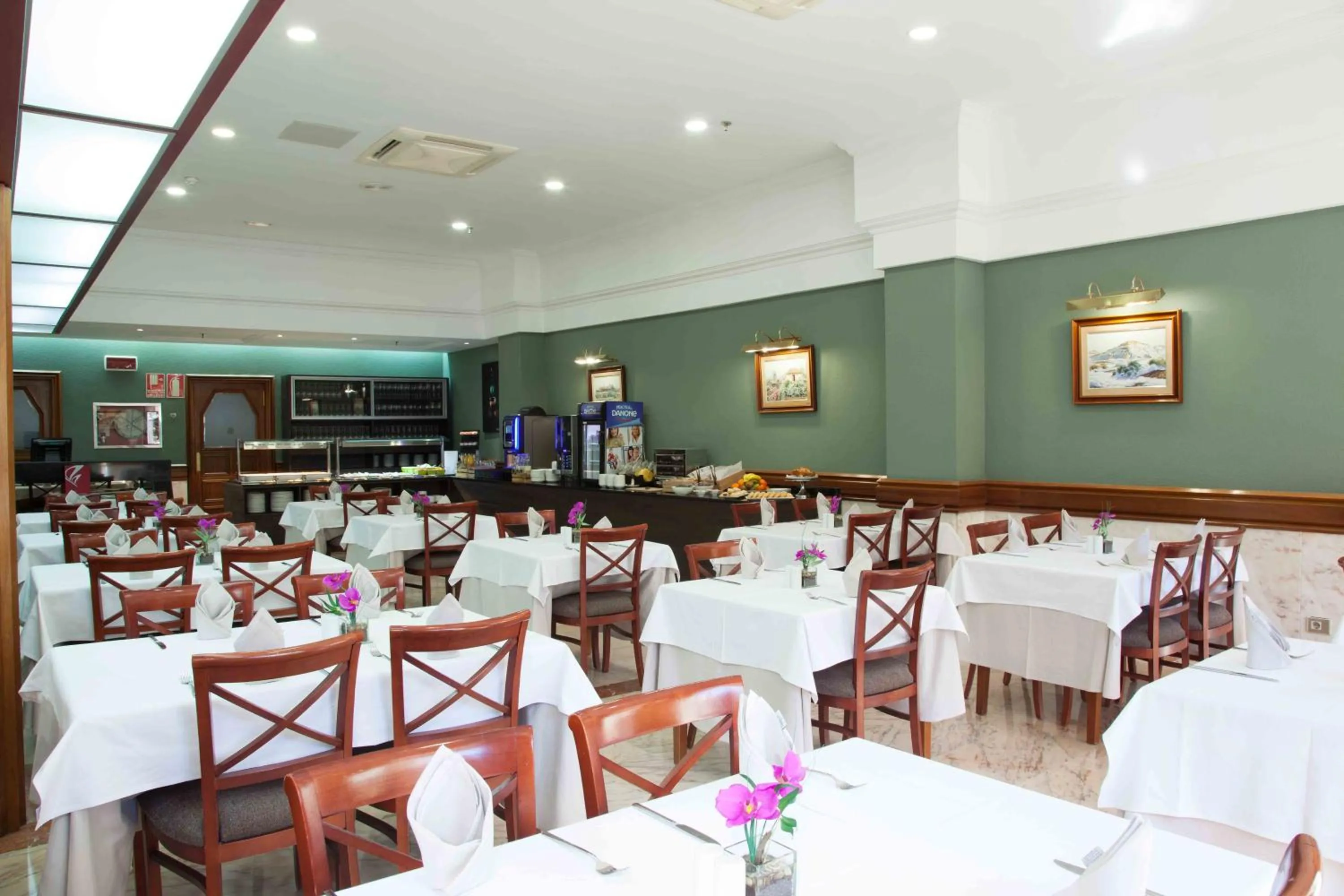 Restaurant/places to eat in Hotel Principe Paz