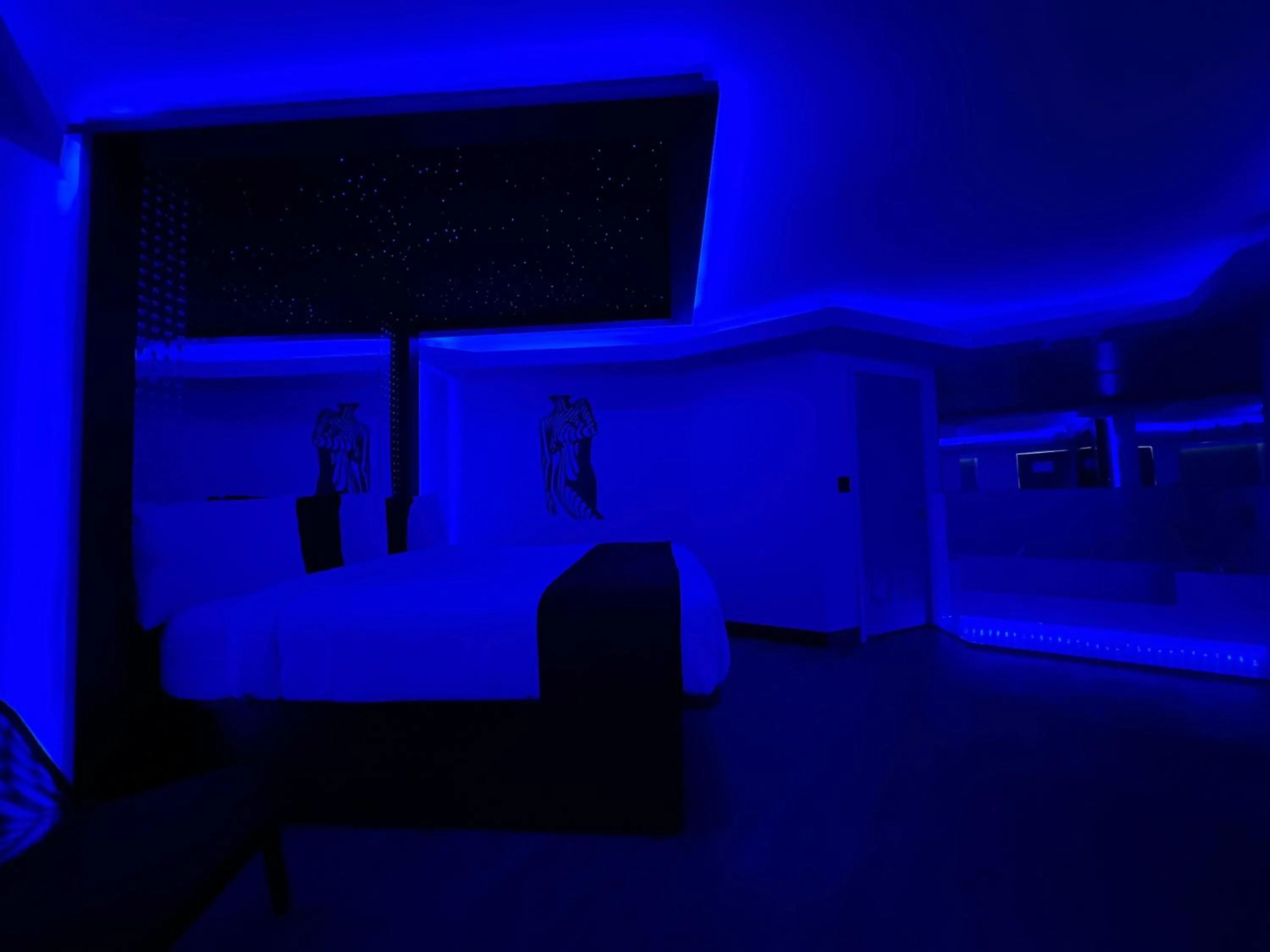 Photo of the whole room, Bed in Imperial Suites, Adults Only