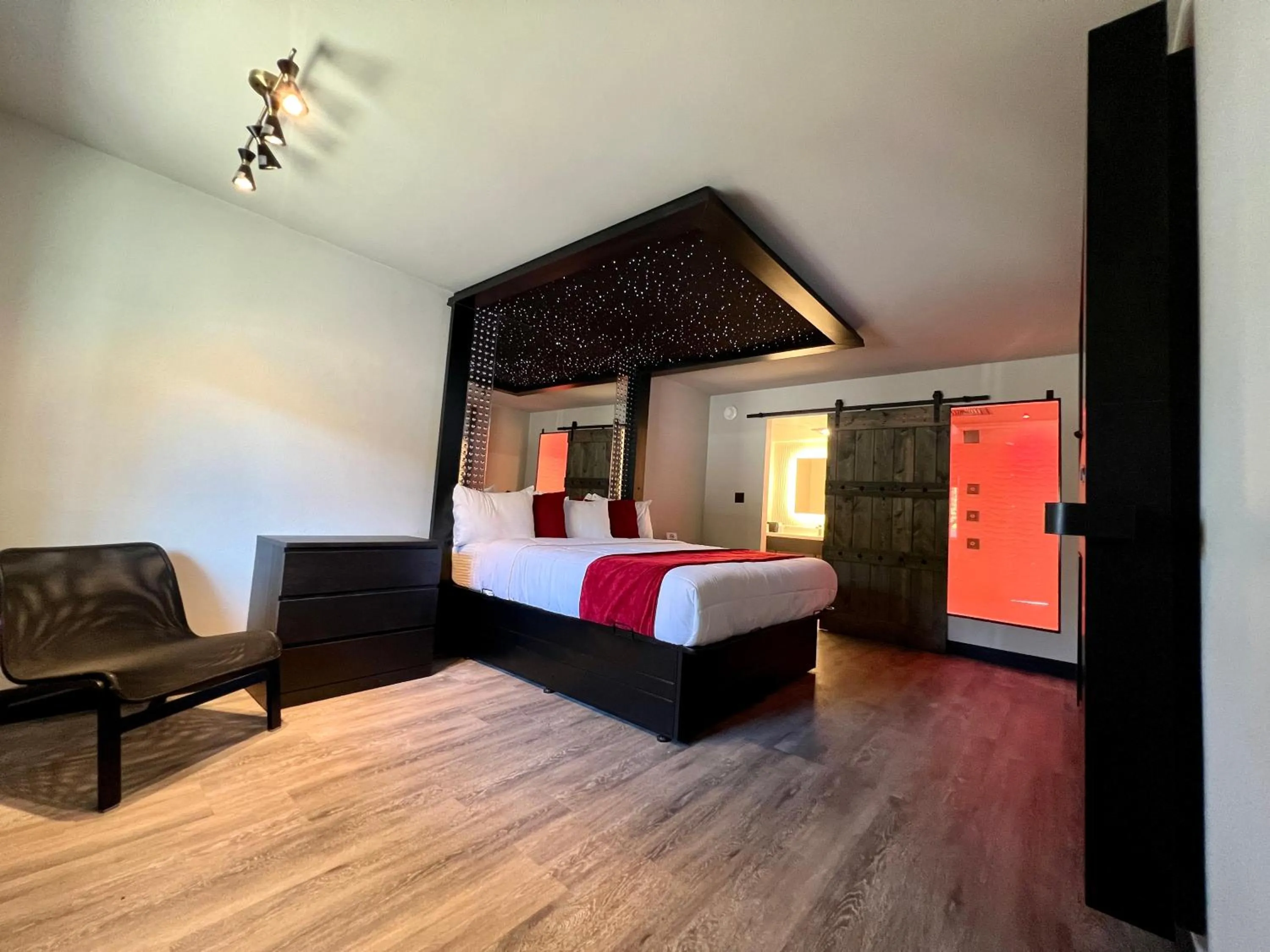 Bed in Imperial Suites, Adults Only