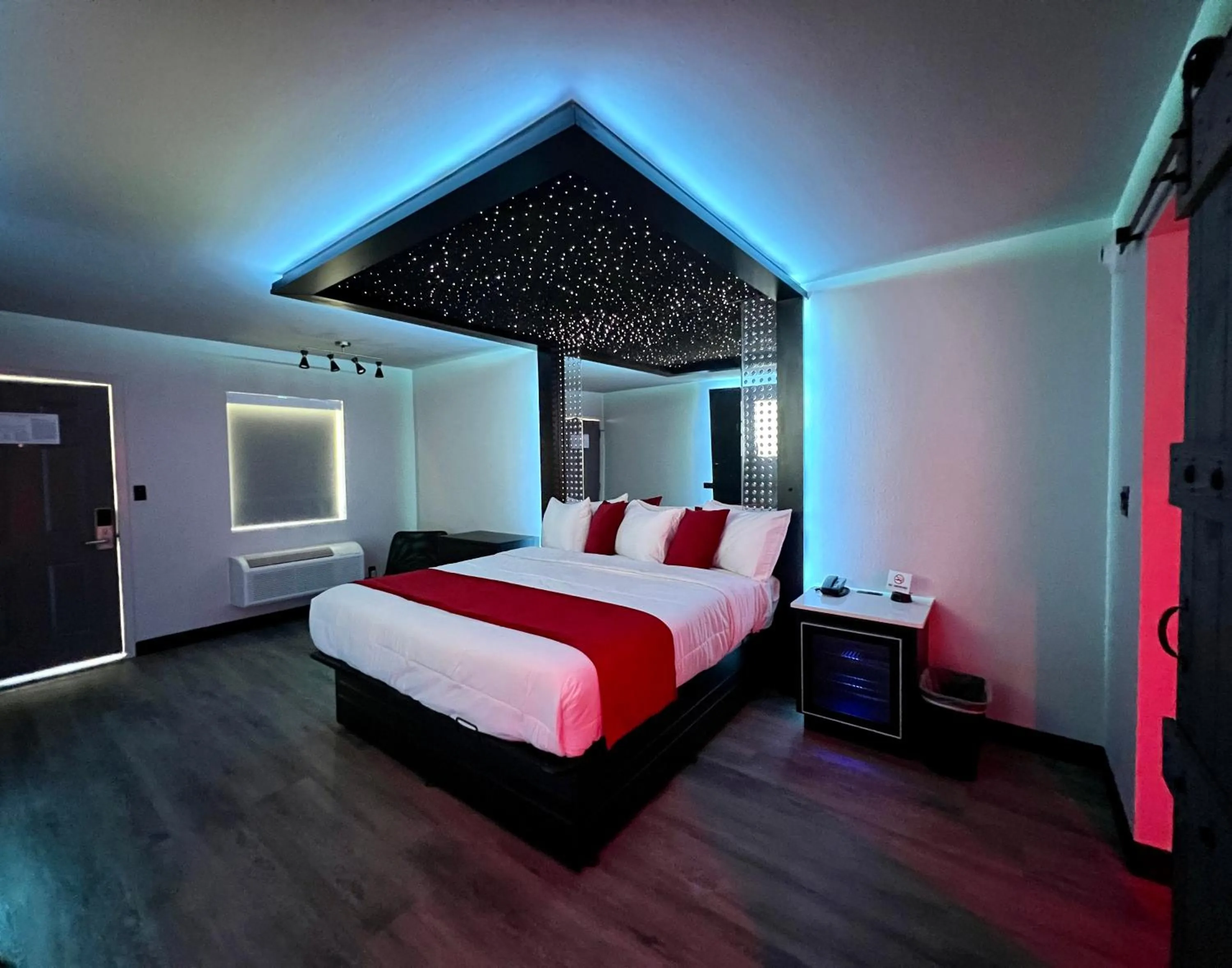 Bed in Imperial Suites, Adults Only