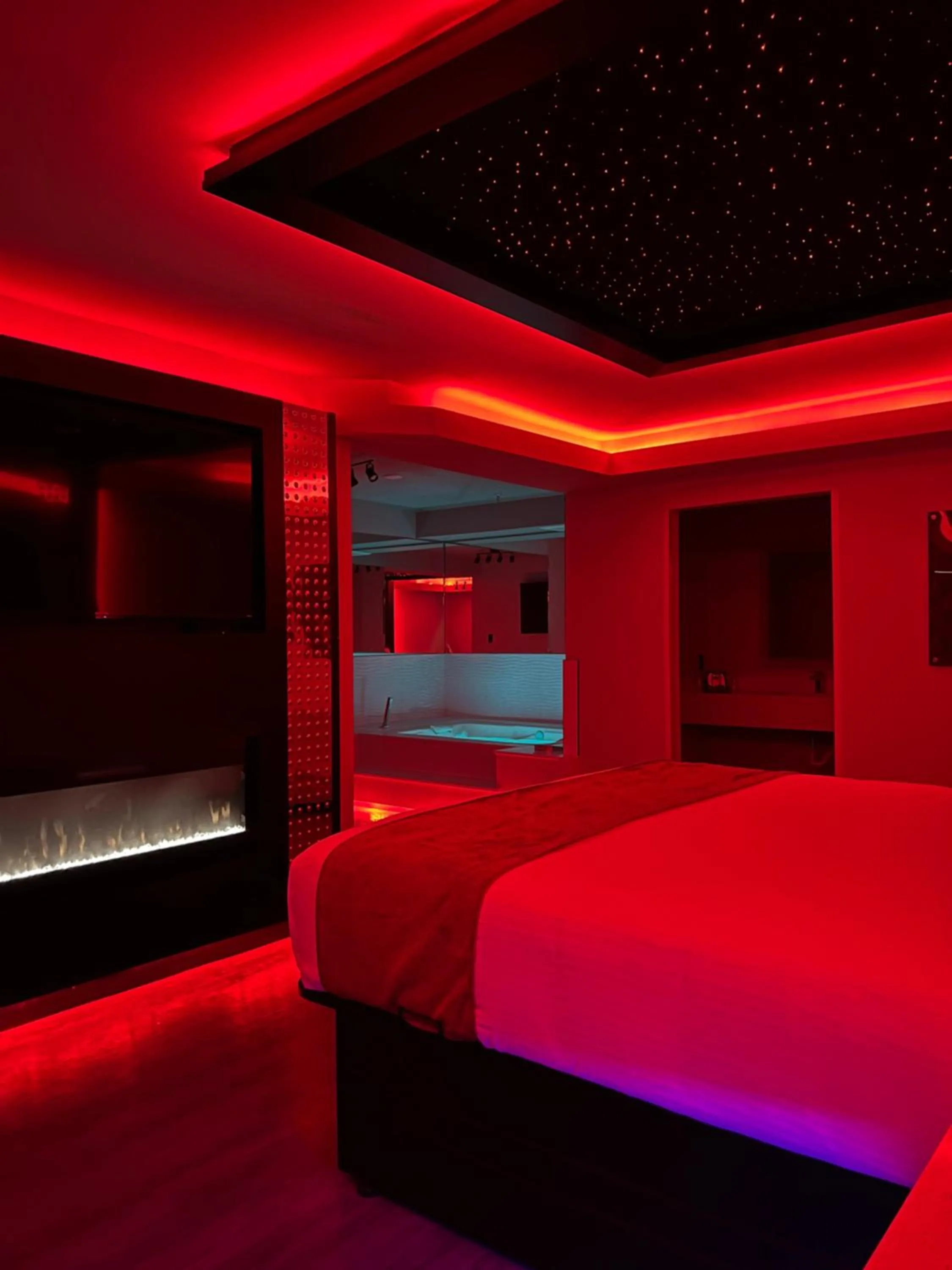 Photo of the whole room, Bed in Imperial Suites, Adults Only