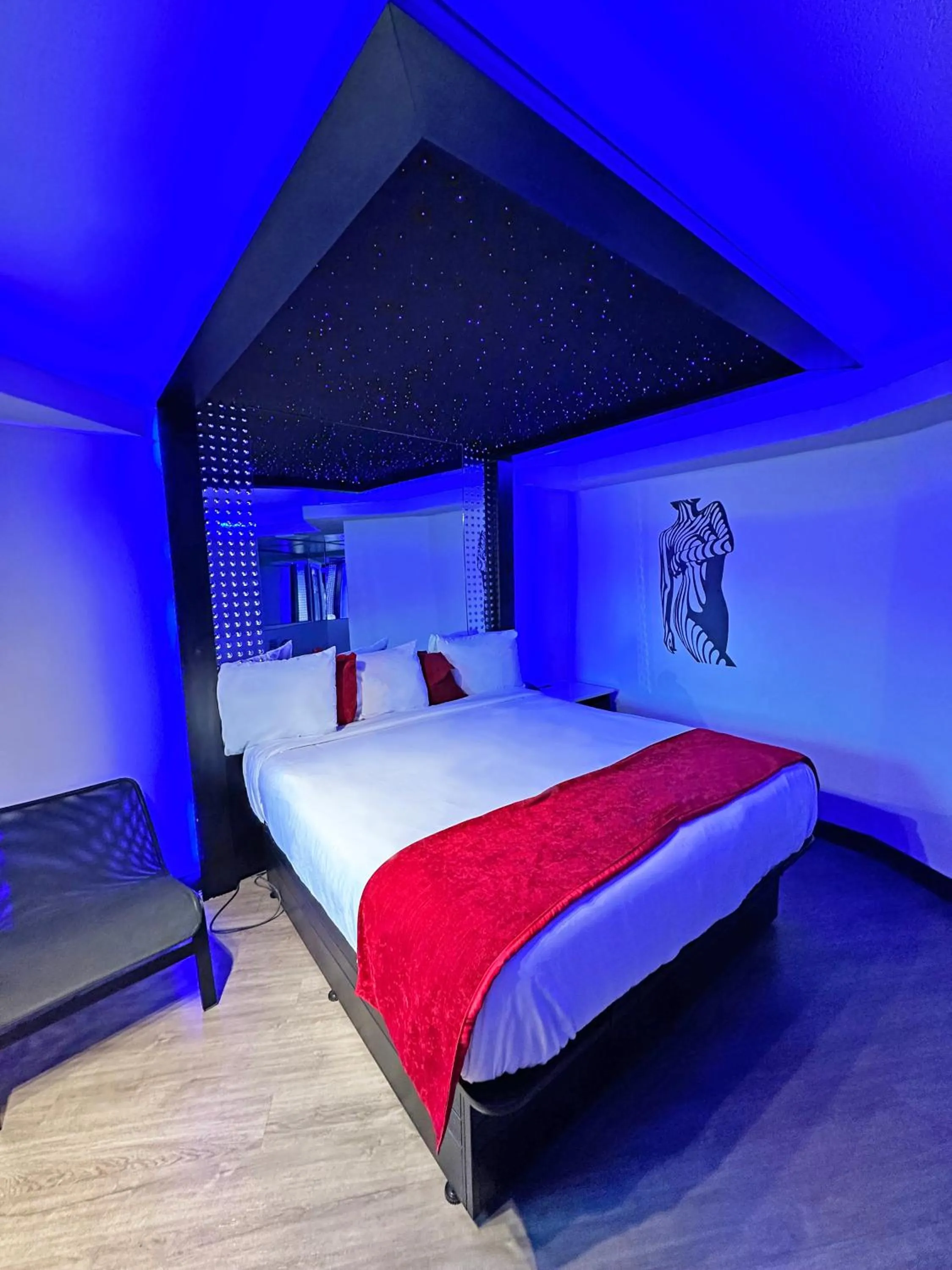 Bed in Imperial Suites, Adults Only