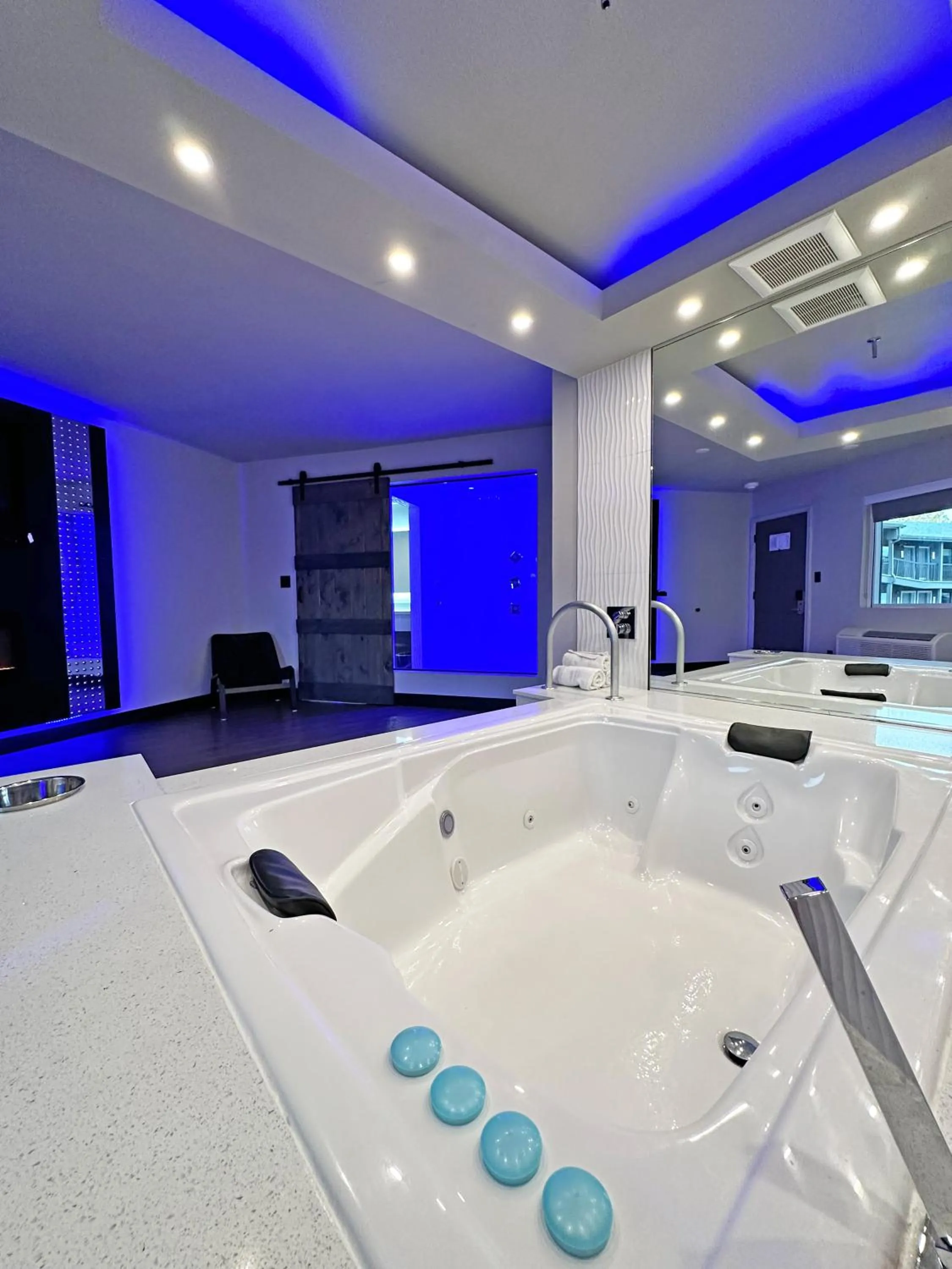 Hot Tub in Imperial Suites, Adults Only