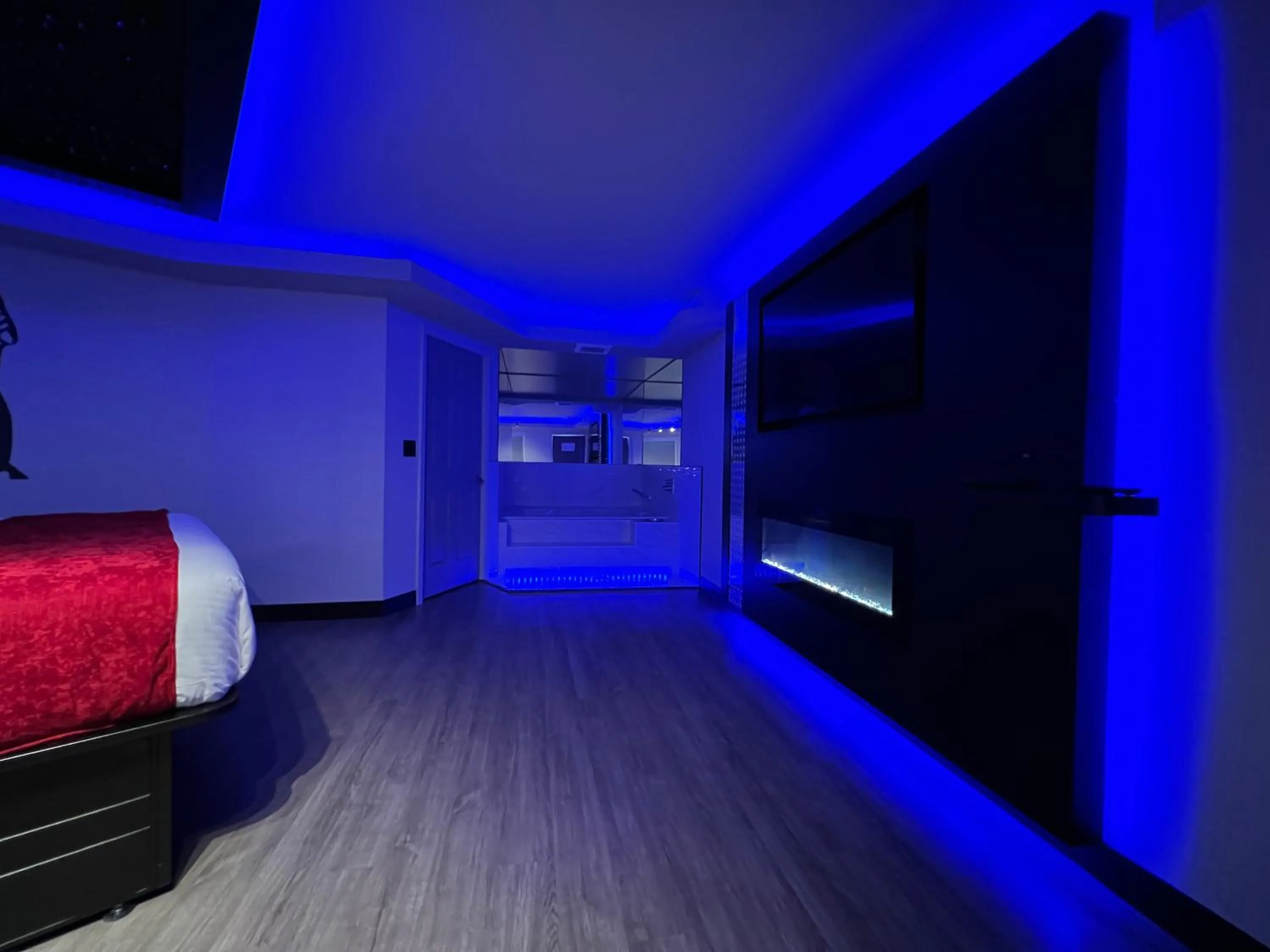 Photo of the whole room, Bed in Imperial Suites, Adults Only