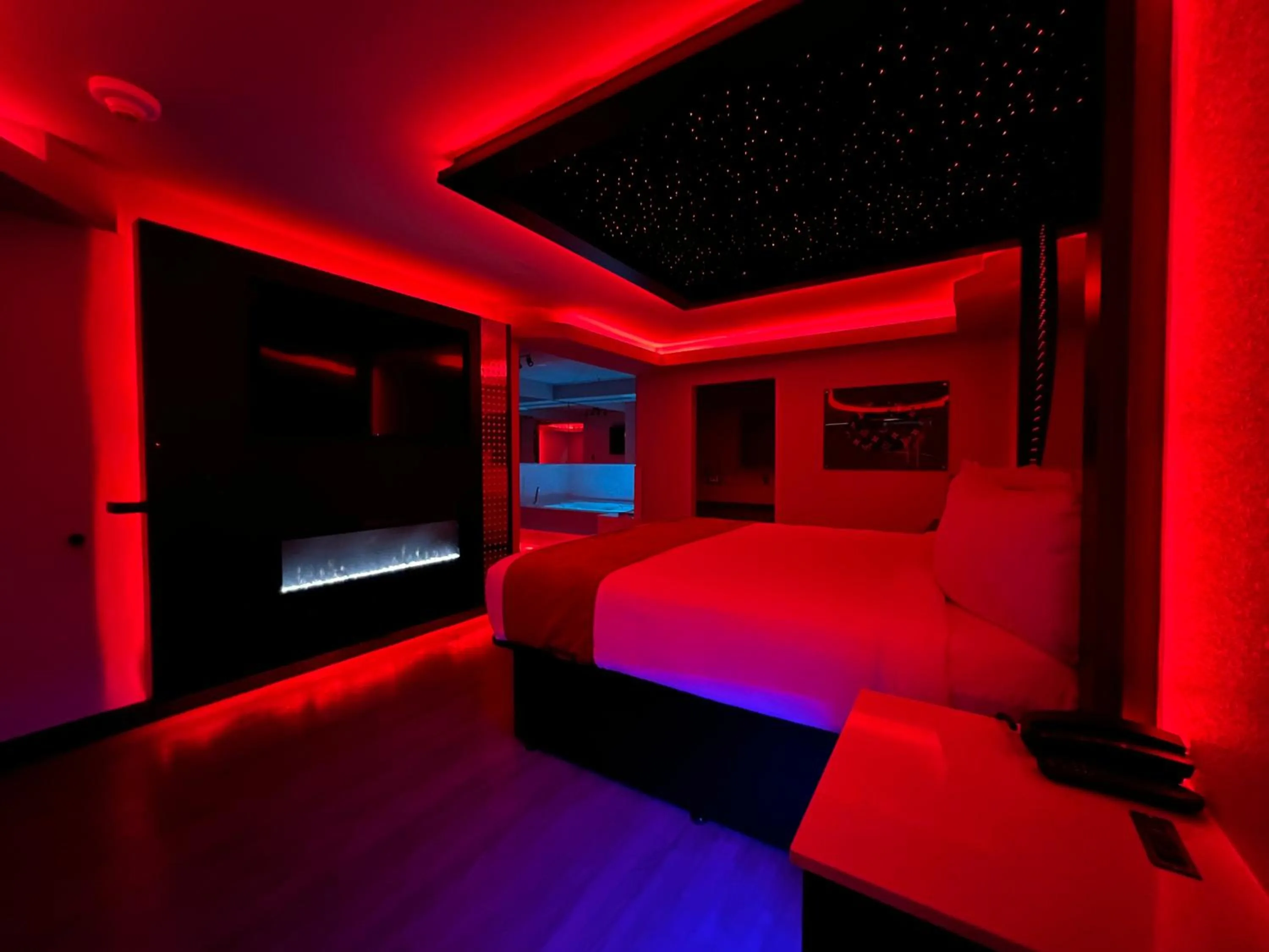 Photo of the whole room, Bed in Imperial Suites, Adults Only