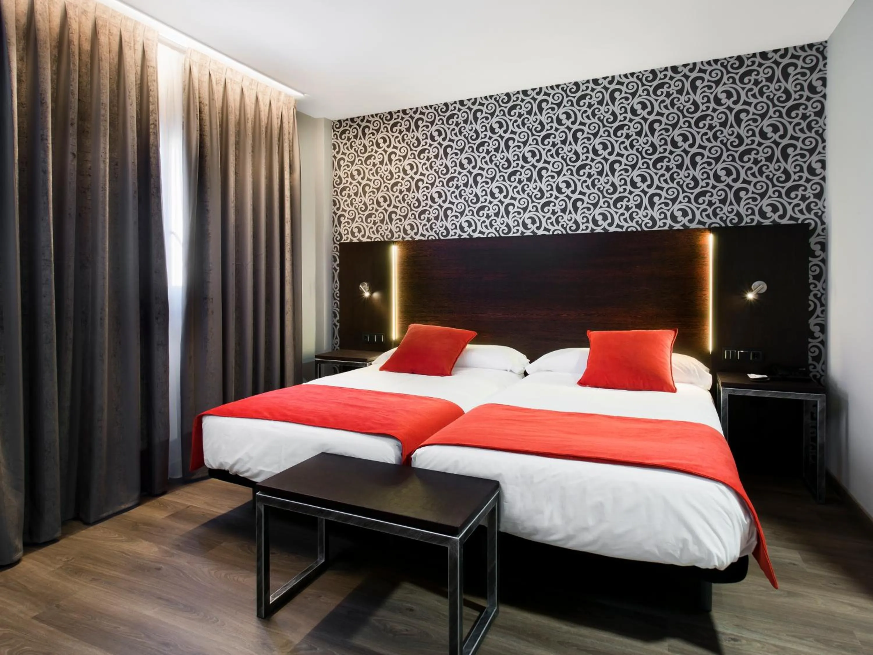 Bedroom, Bed in Hotel Zentral Parque