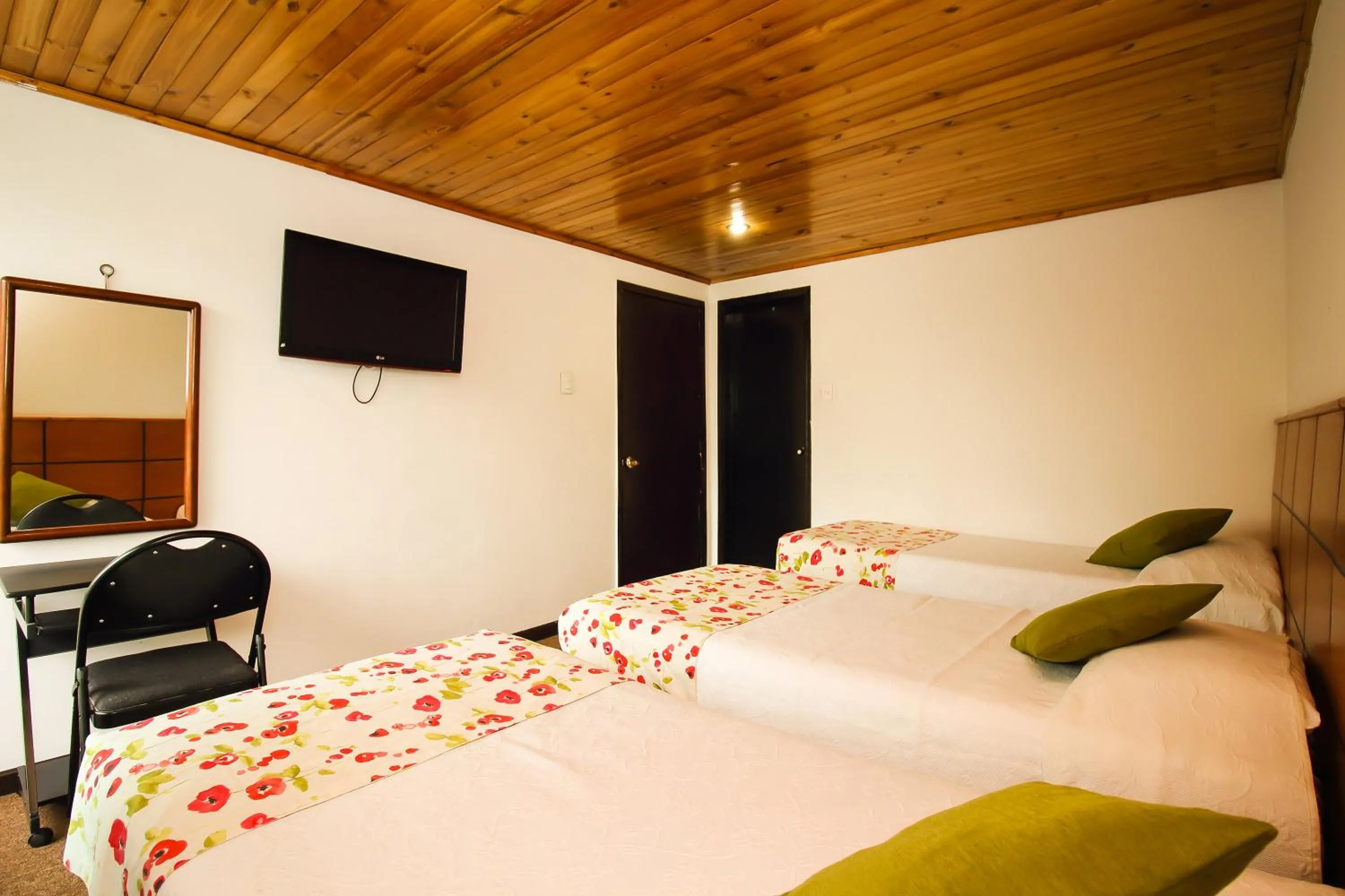 Photo of the whole room in Hotel Casa Quinta Embajada