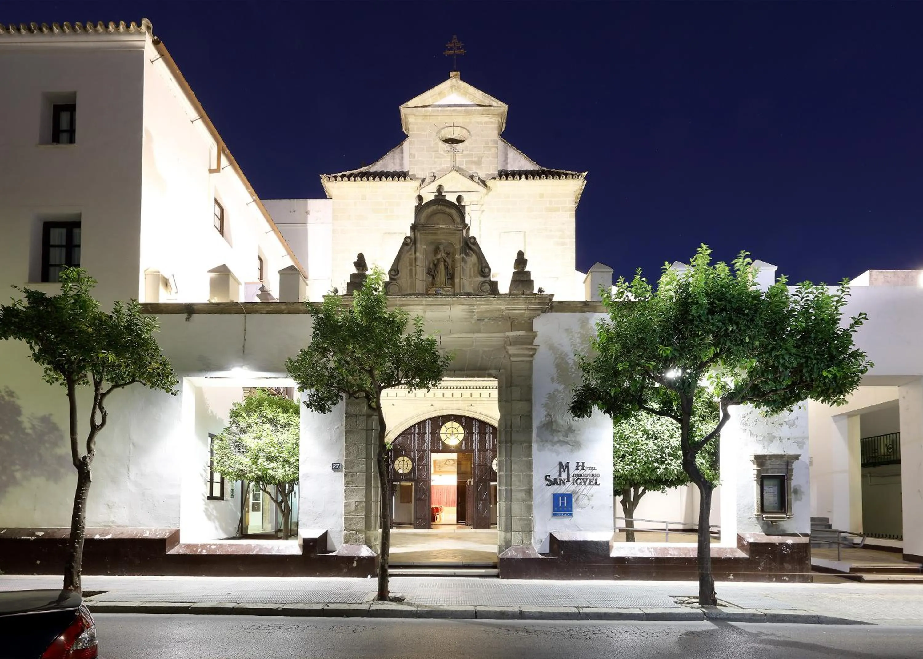 Facade/entrance in Crisol Monasterio de San Miguel