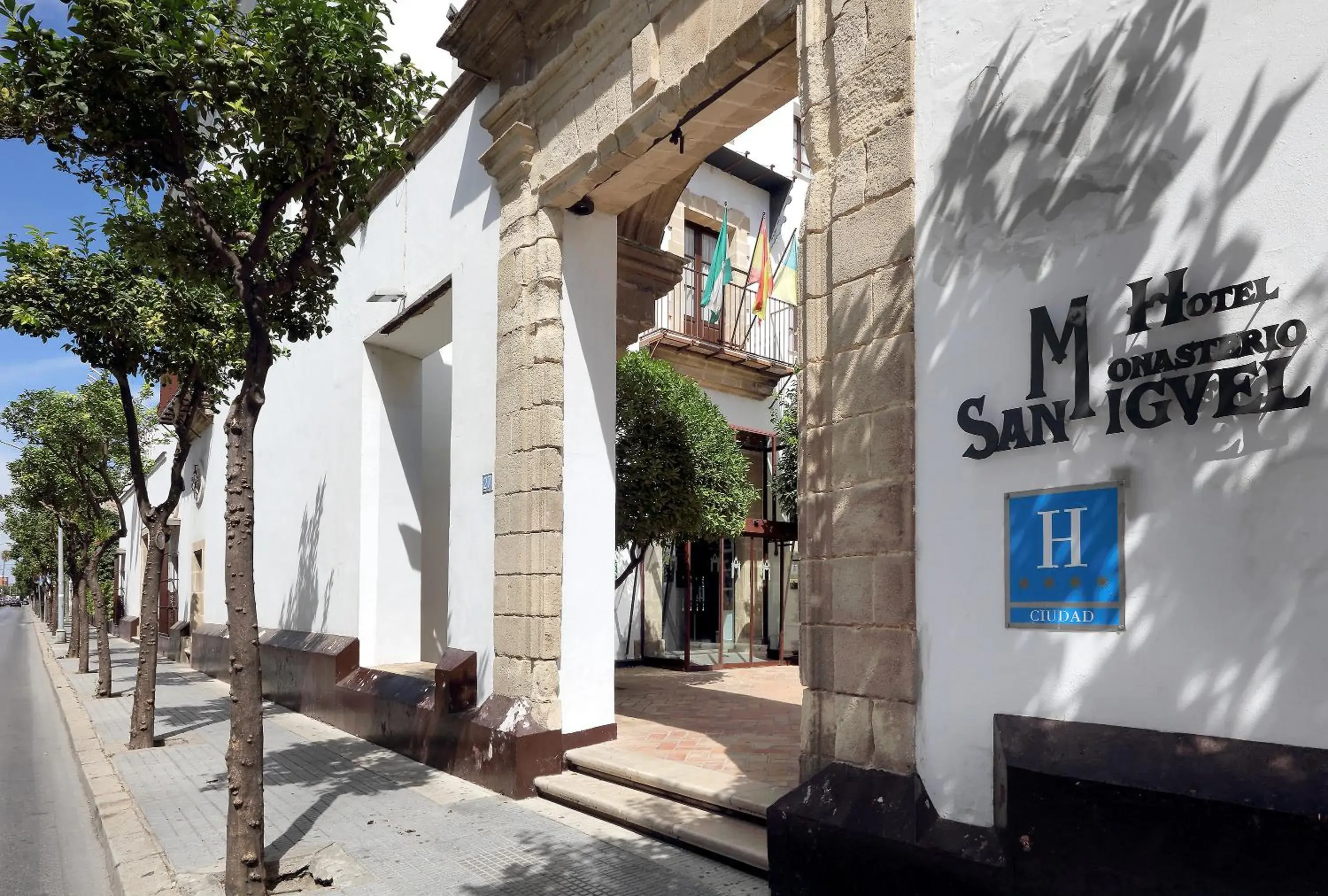 Facade/entrance in Crisol Monasterio de San Miguel Facade/entrance in Crisol Monasterio de San Miguel