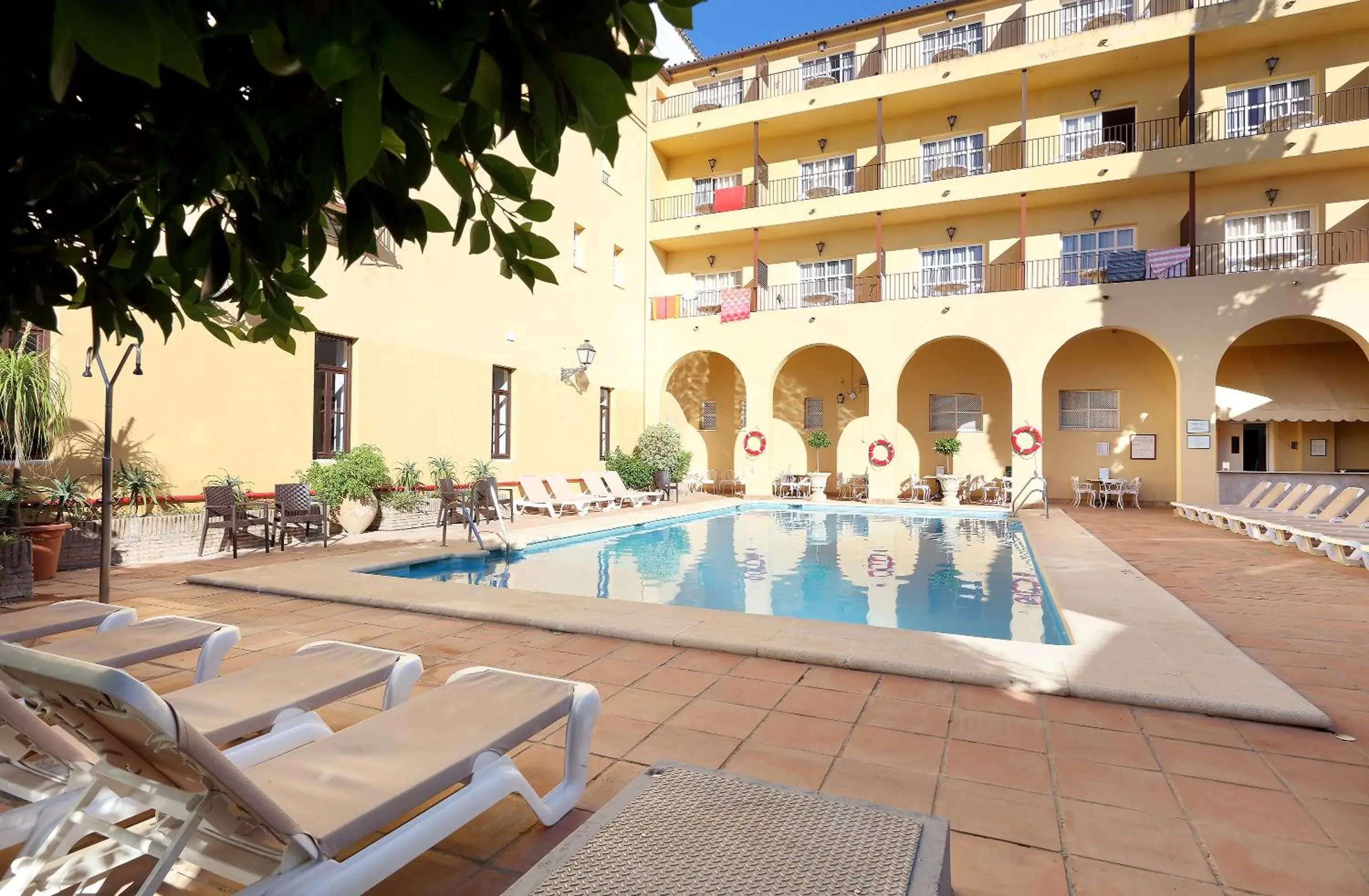 Swimming pool in Crisol Monasterio de San Miguel Swimming pool in Crisol Monasterio de San Miguel