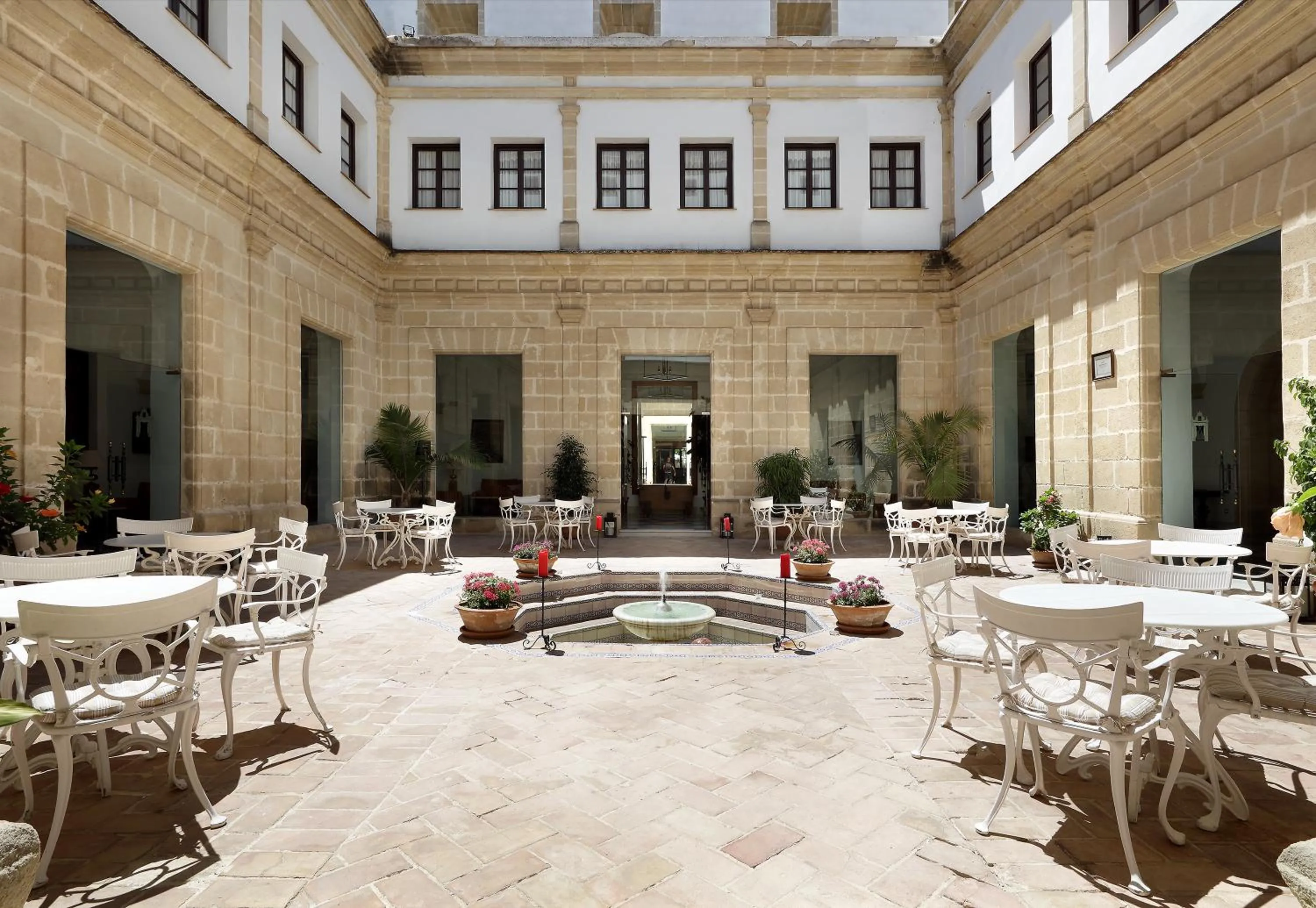 Patio in Crisol Monasterio de San Miguel