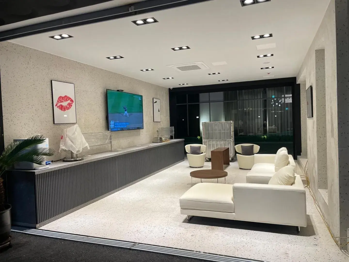 Gorilla Hotel Gorilla Hotel