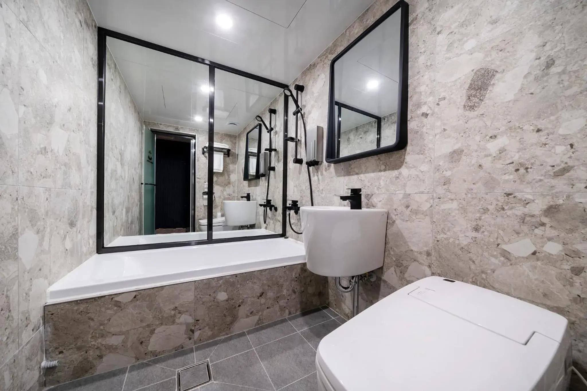 Gorilla Hotel Gorilla Hotel