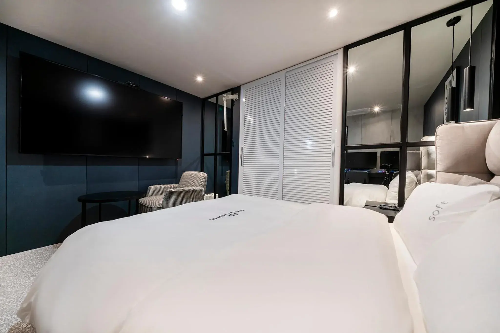 Bed in Gorilla Hotel Bed in Gorilla Hotel