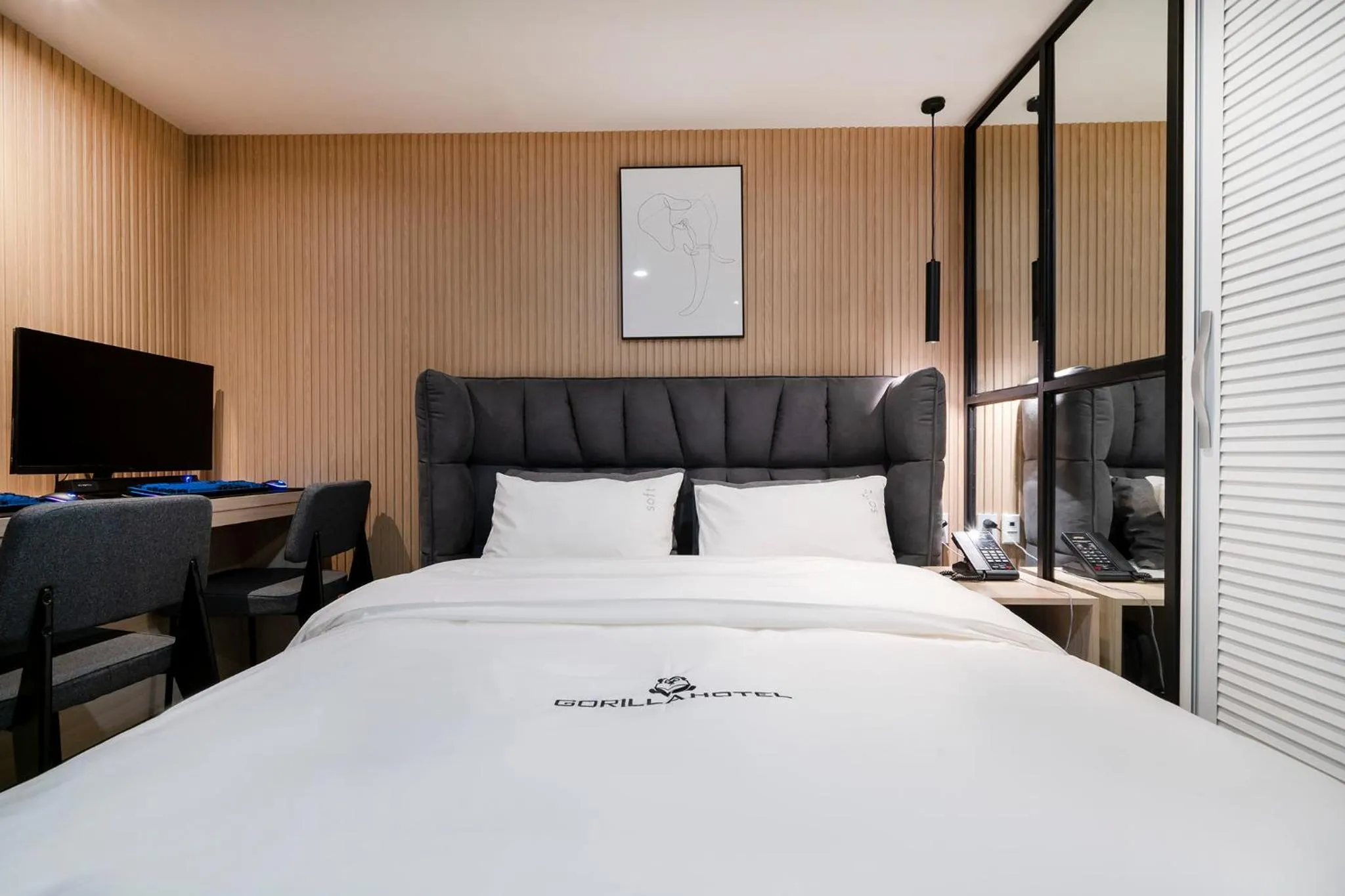 Bed in Gorilla Hotel