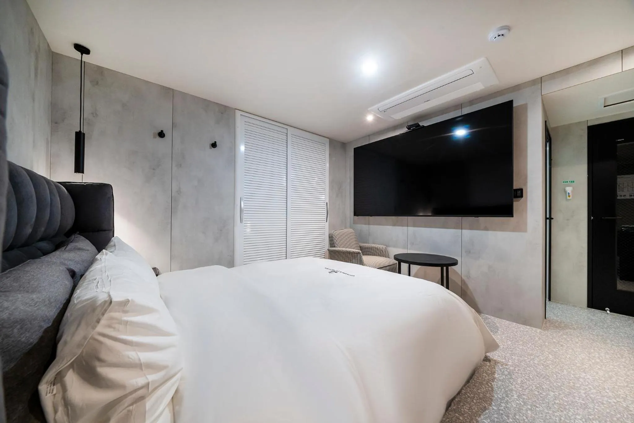 Bed in Gorilla Hotel