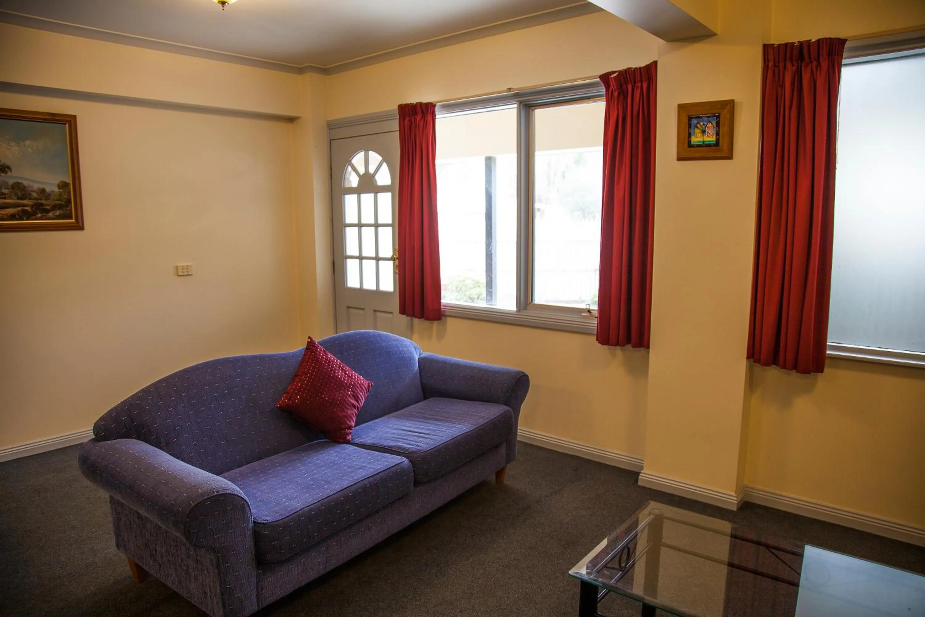 One-Bedroom Apartment in Cherry Lane Apartments