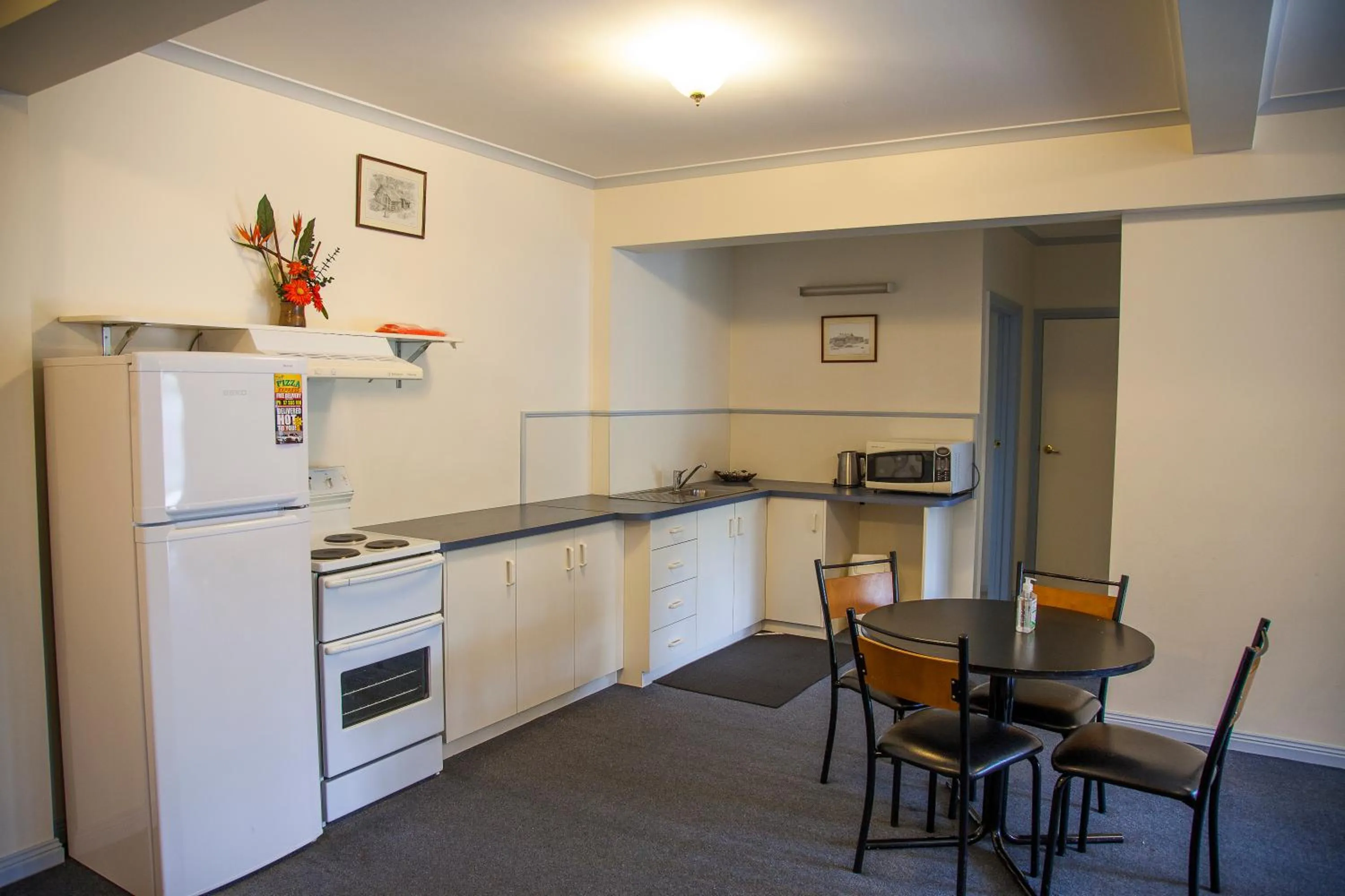 Kitchen or kitchenette in Cherry Lane Apartments