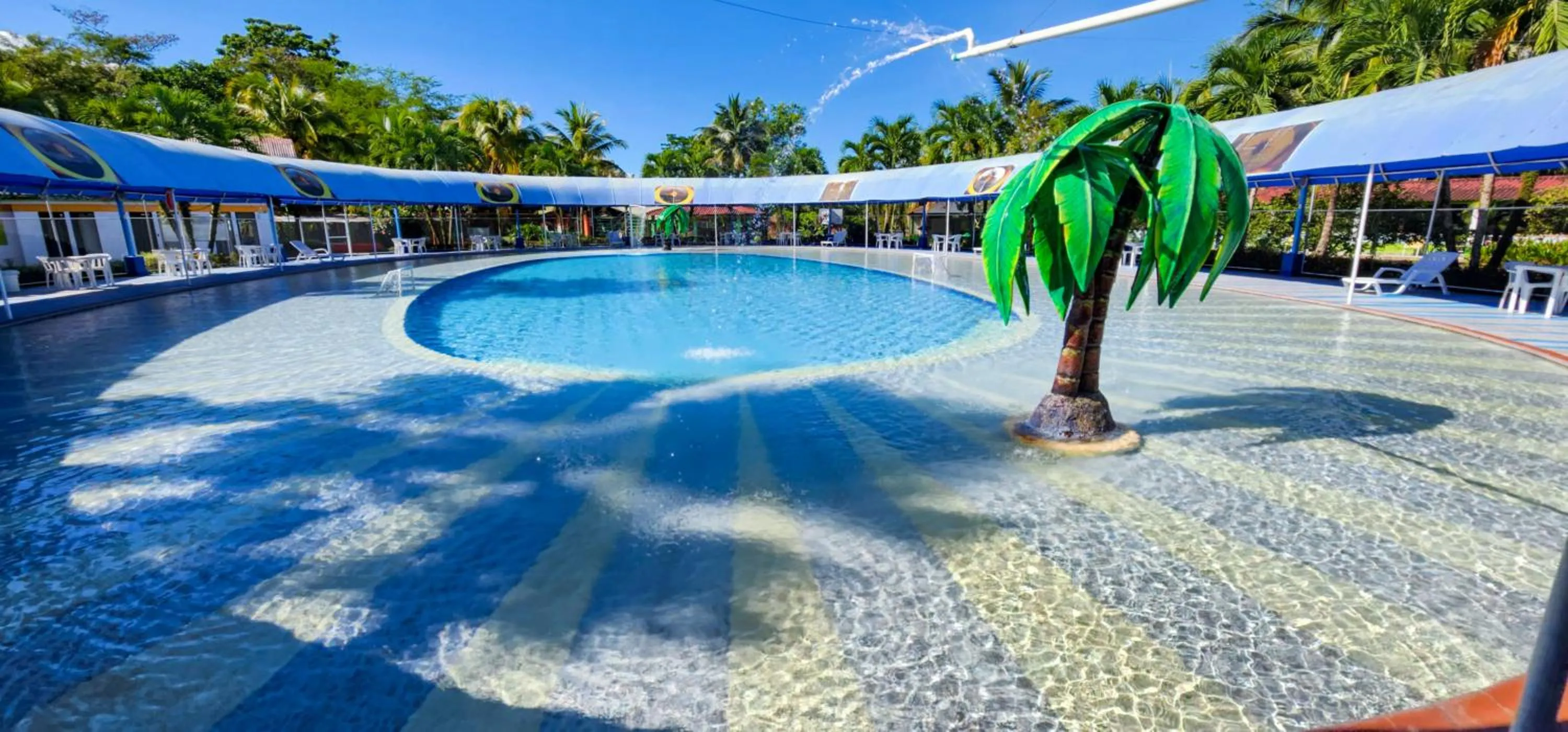 Swimming pool in Hotel y Parque Turístico Navar City