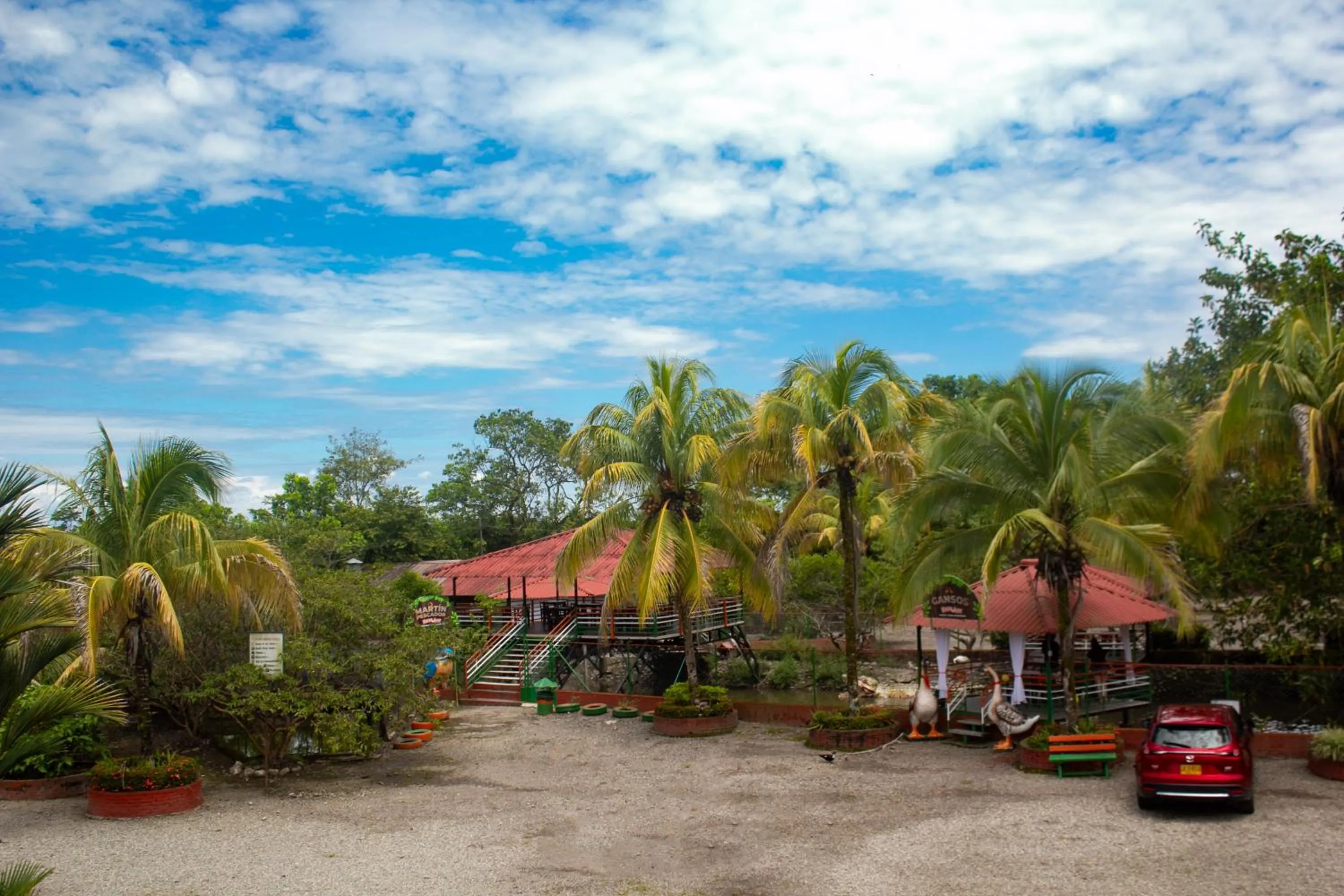 Hotel y Parque Turístico Navar City