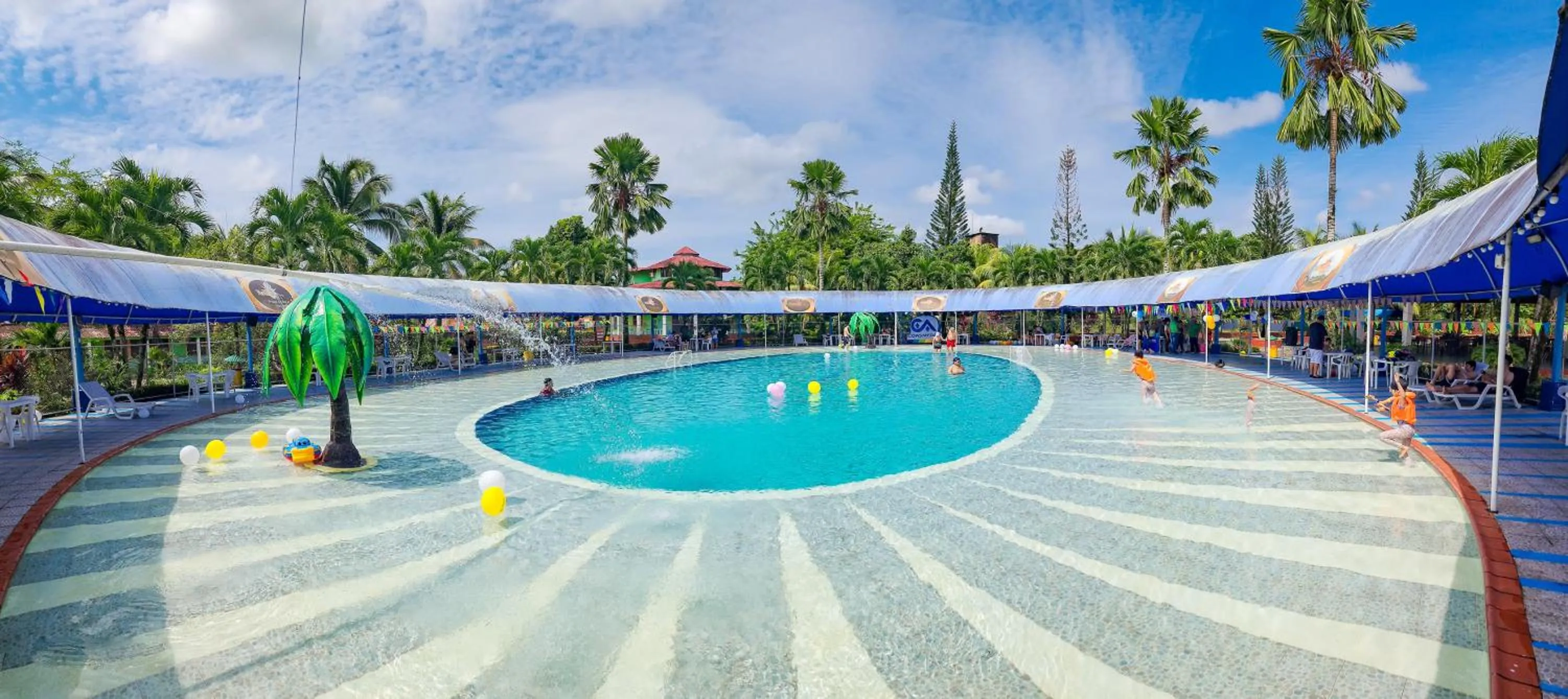 Swimming pool in Hotel y Parque Turístico Navar City