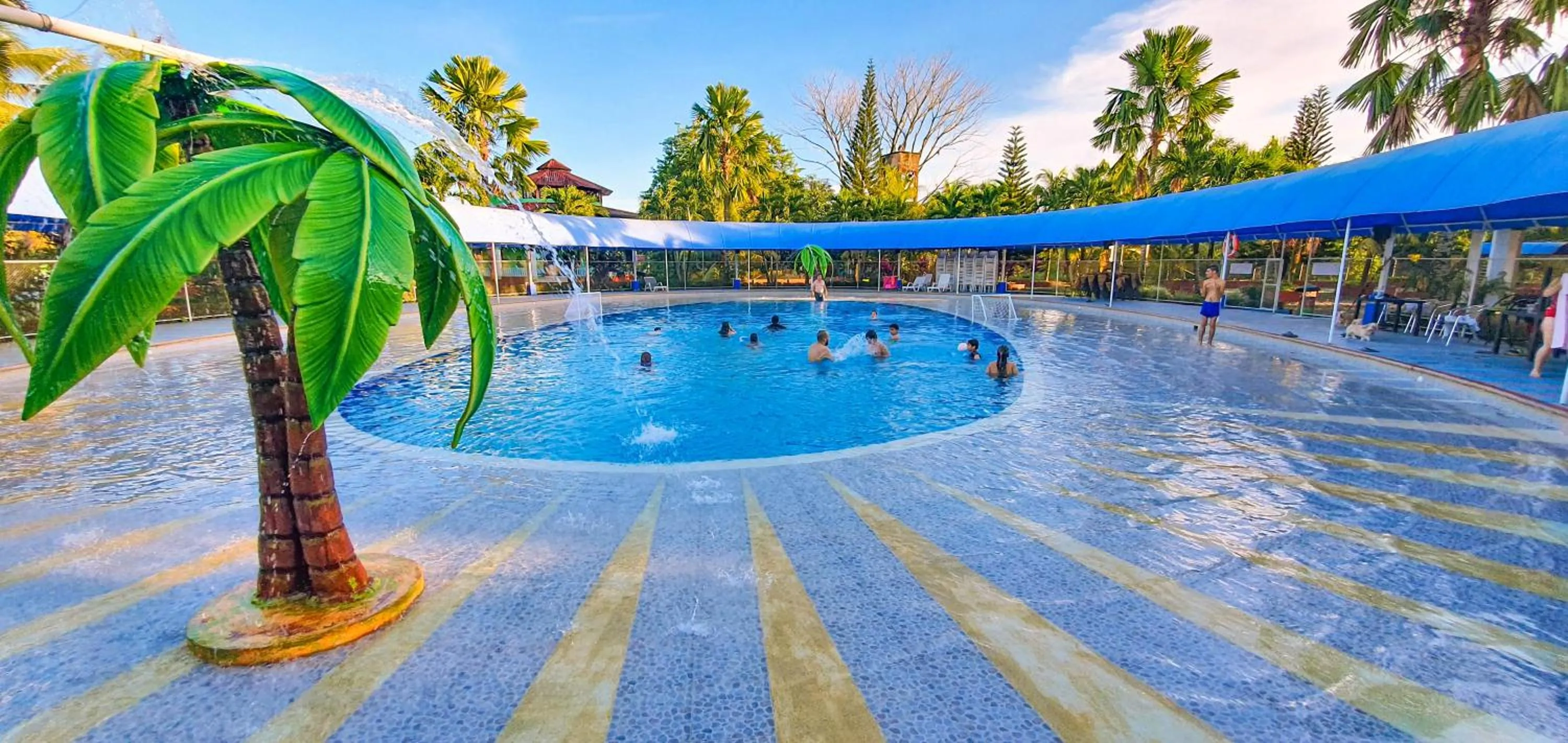 Swimming pool in Hotel y Parque Turístico Navar City