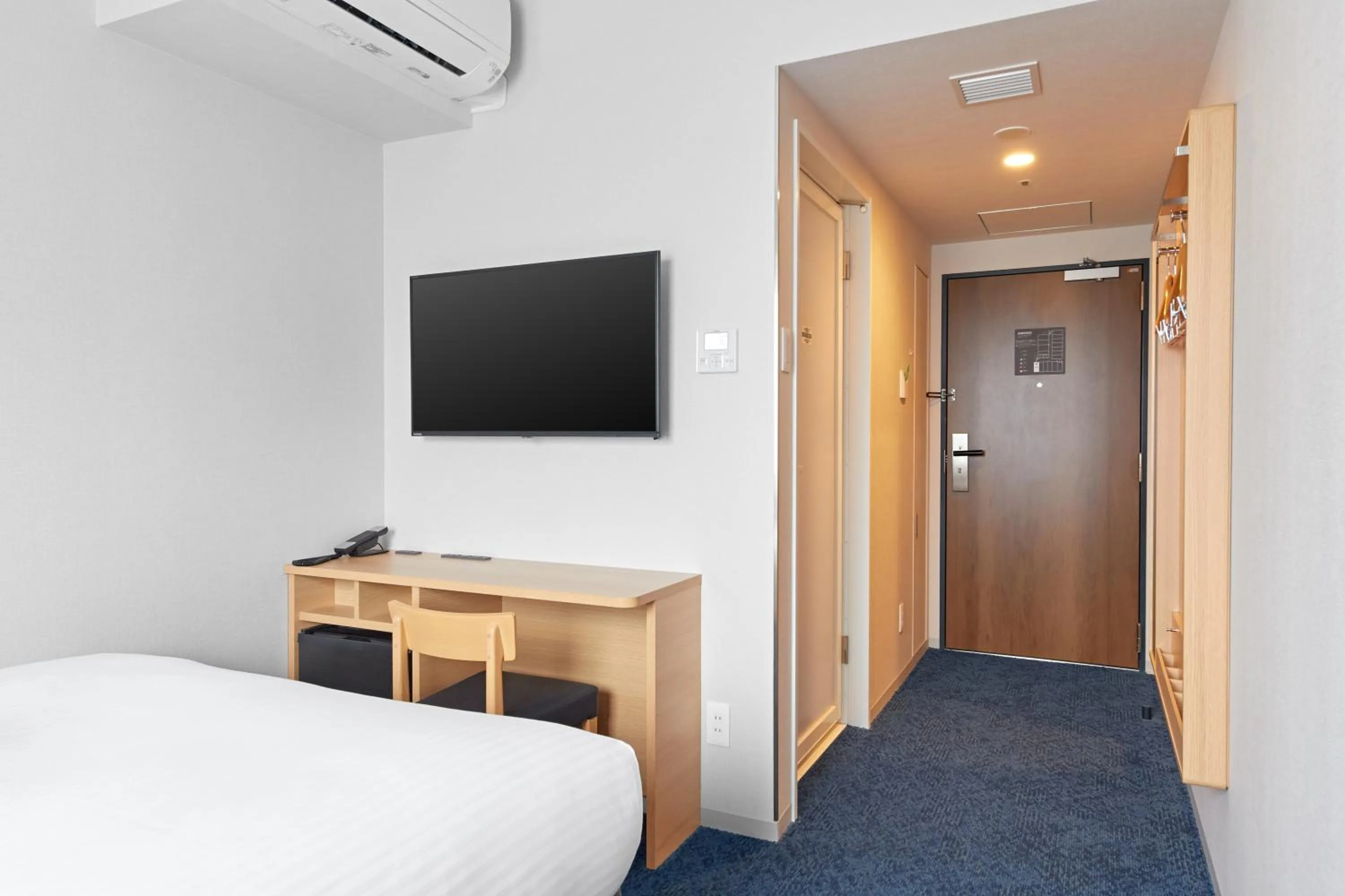 Photo of the whole room, Bed in Sotetsu Fresa Inn Yodoyabashi