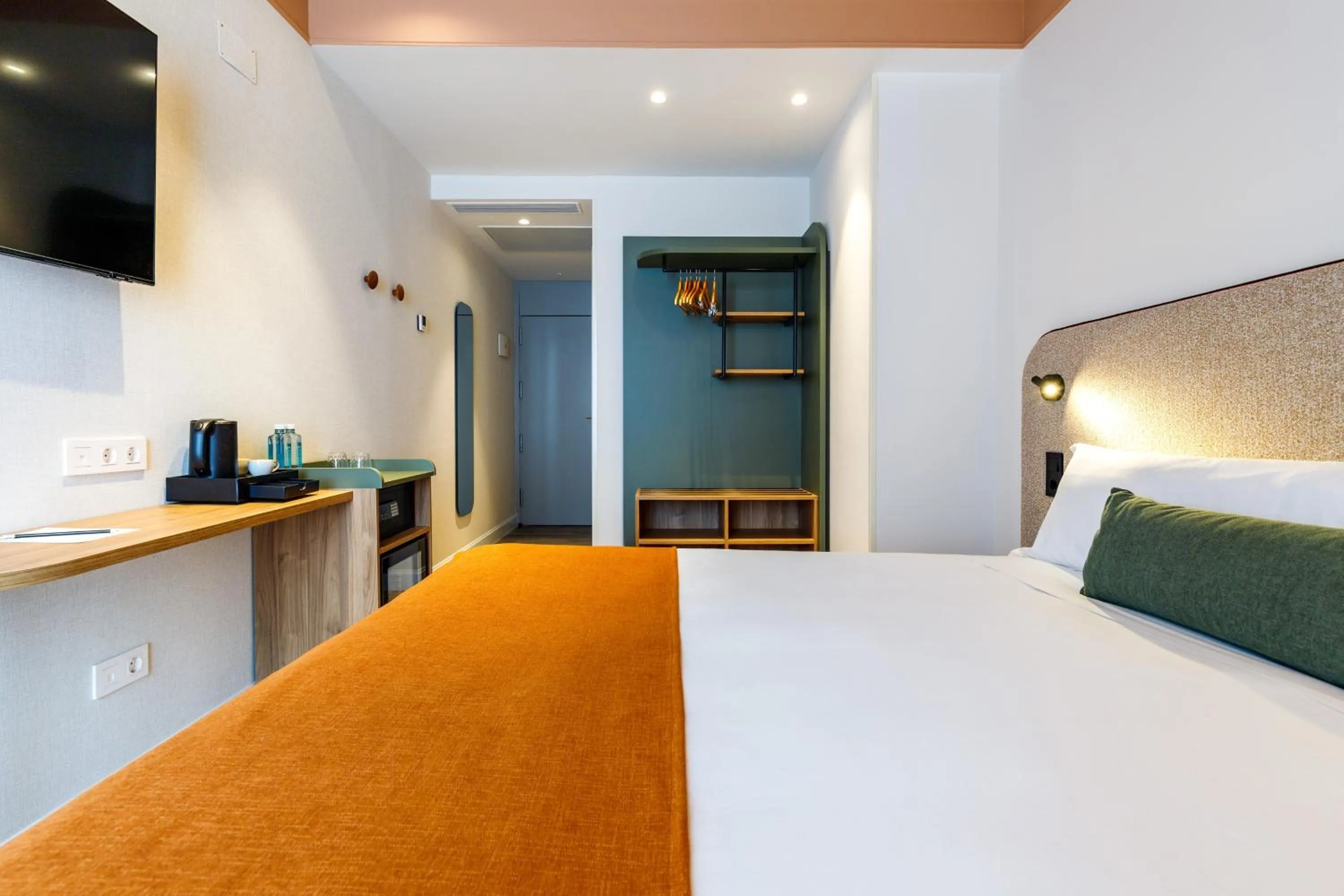 Bed in Petit Palace Puerta del Sol