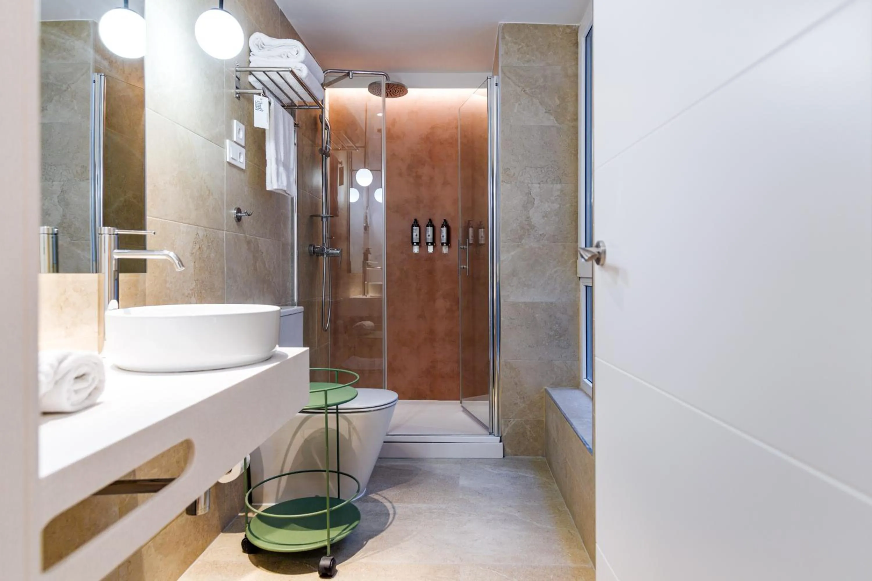 Shower in Petit Palace Puerta del Sol