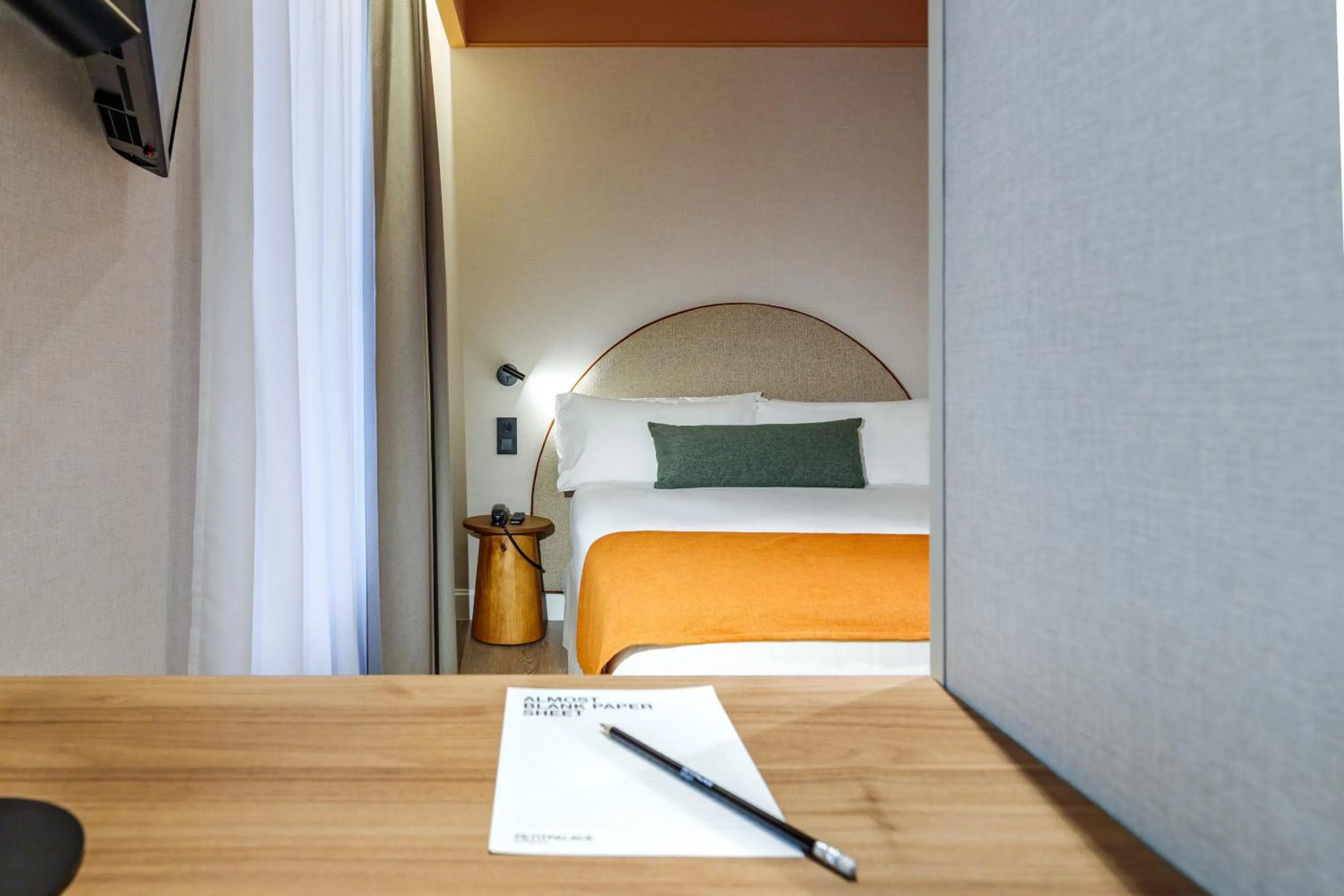 TV and multimedia, Bed in Petit Palace Puerta del Sol