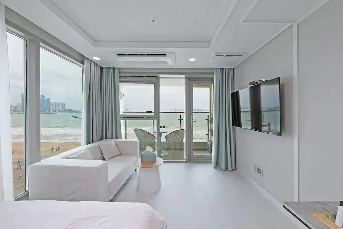 Deluxe Studio with Panoramic Ocean View in Elmomento Gwangan Deluxe Studio with Panoramic Ocean View in Elmomento Gwangan