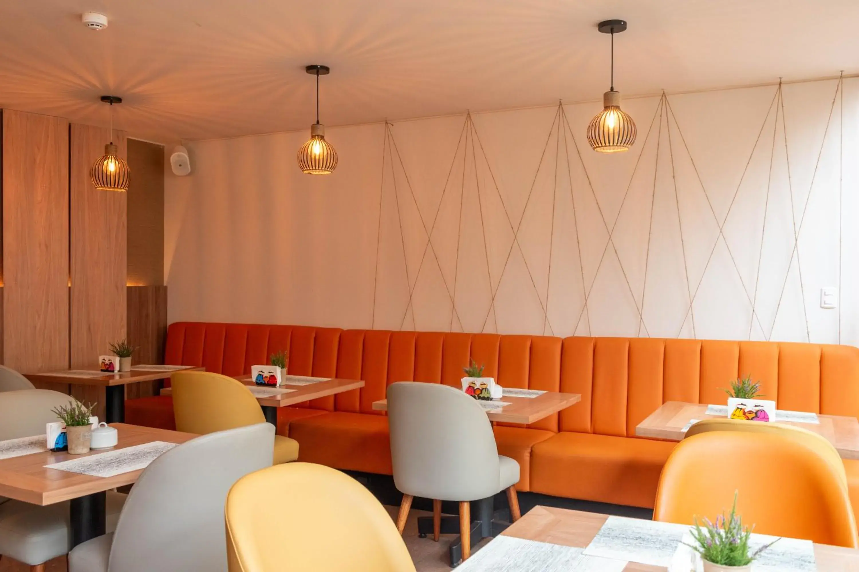 Restaurant/places to eat in El Tambo 1 Restaurant/places to eat in El Tambo 1