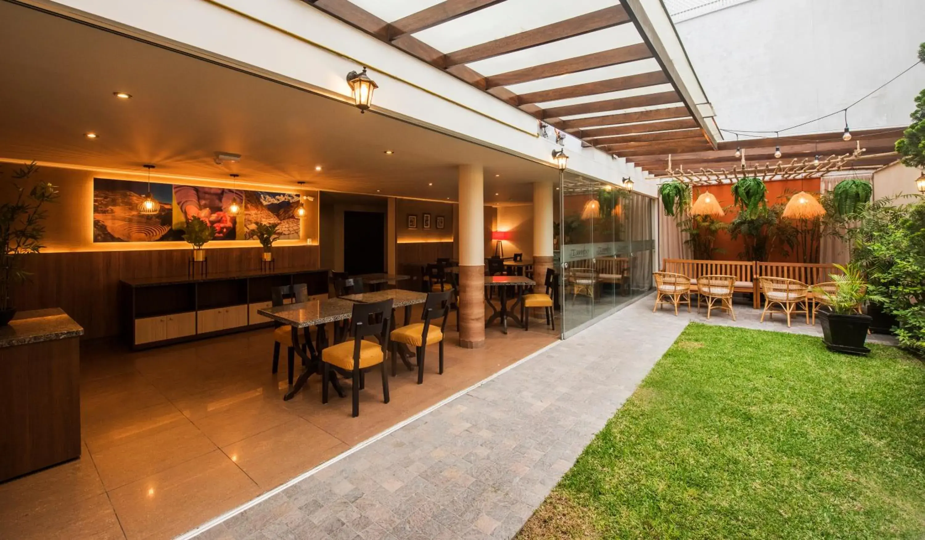 Restaurant/places to eat in El Tambo 1 Restaurant/places to eat in El Tambo 1