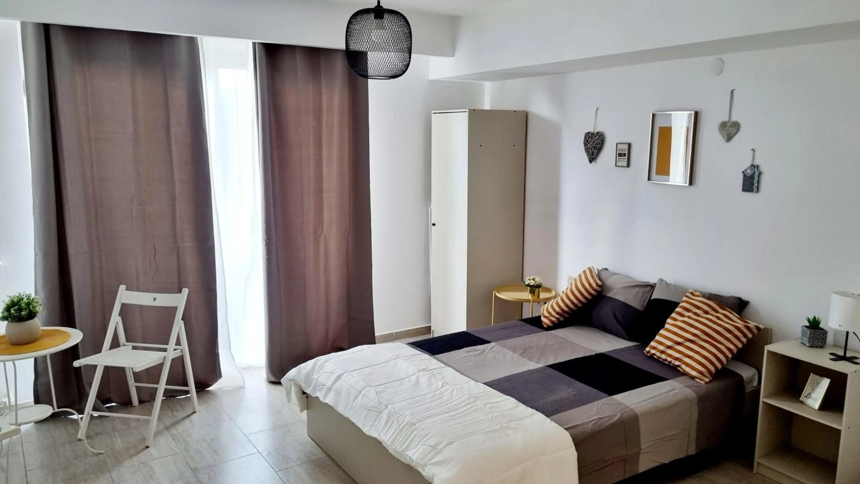 Bed in Studio Central Exer III