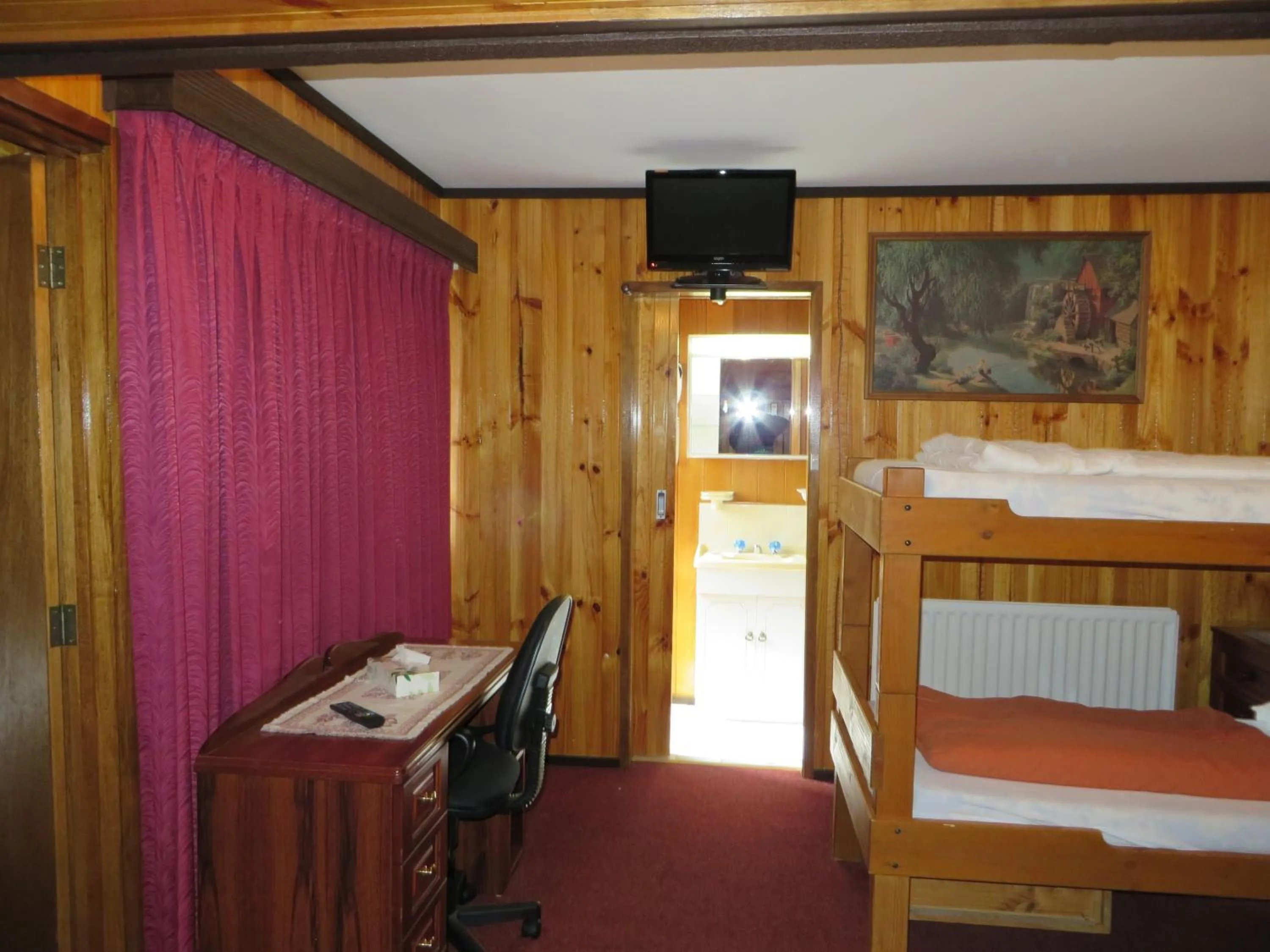 Photo of the whole room, Bed in Karelia Alpine Lodge