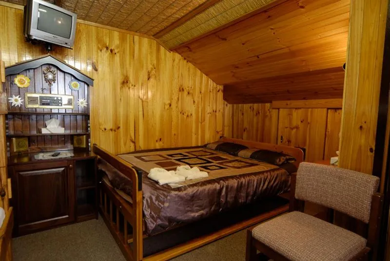 Photo of the whole room, Bed in Karelia Alpine Lodge