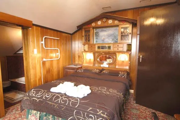 Photo of the whole room, Bed in Karelia Alpine Lodge