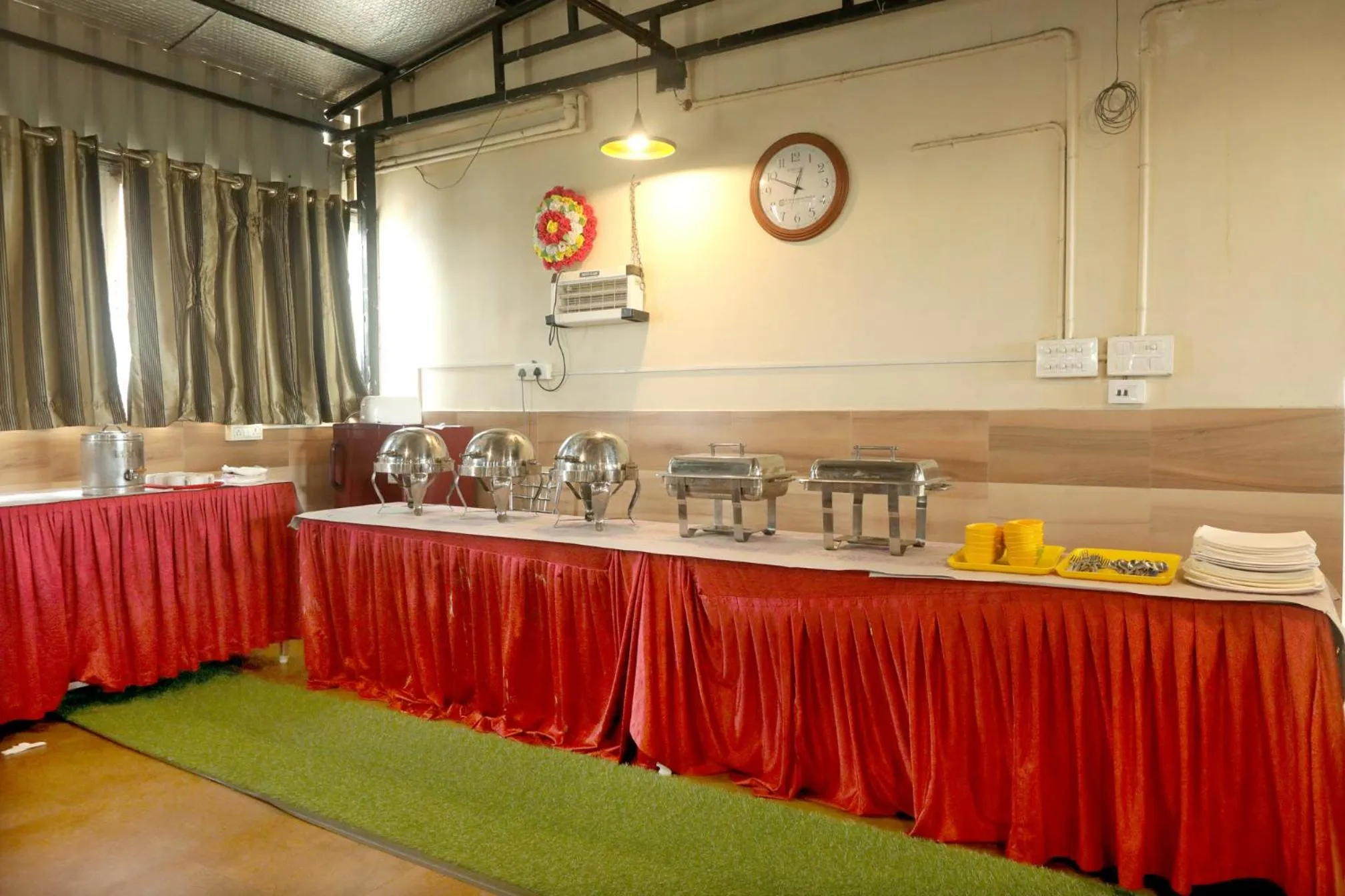 Restaurant/places to eat in Sekaran Hotel OMR