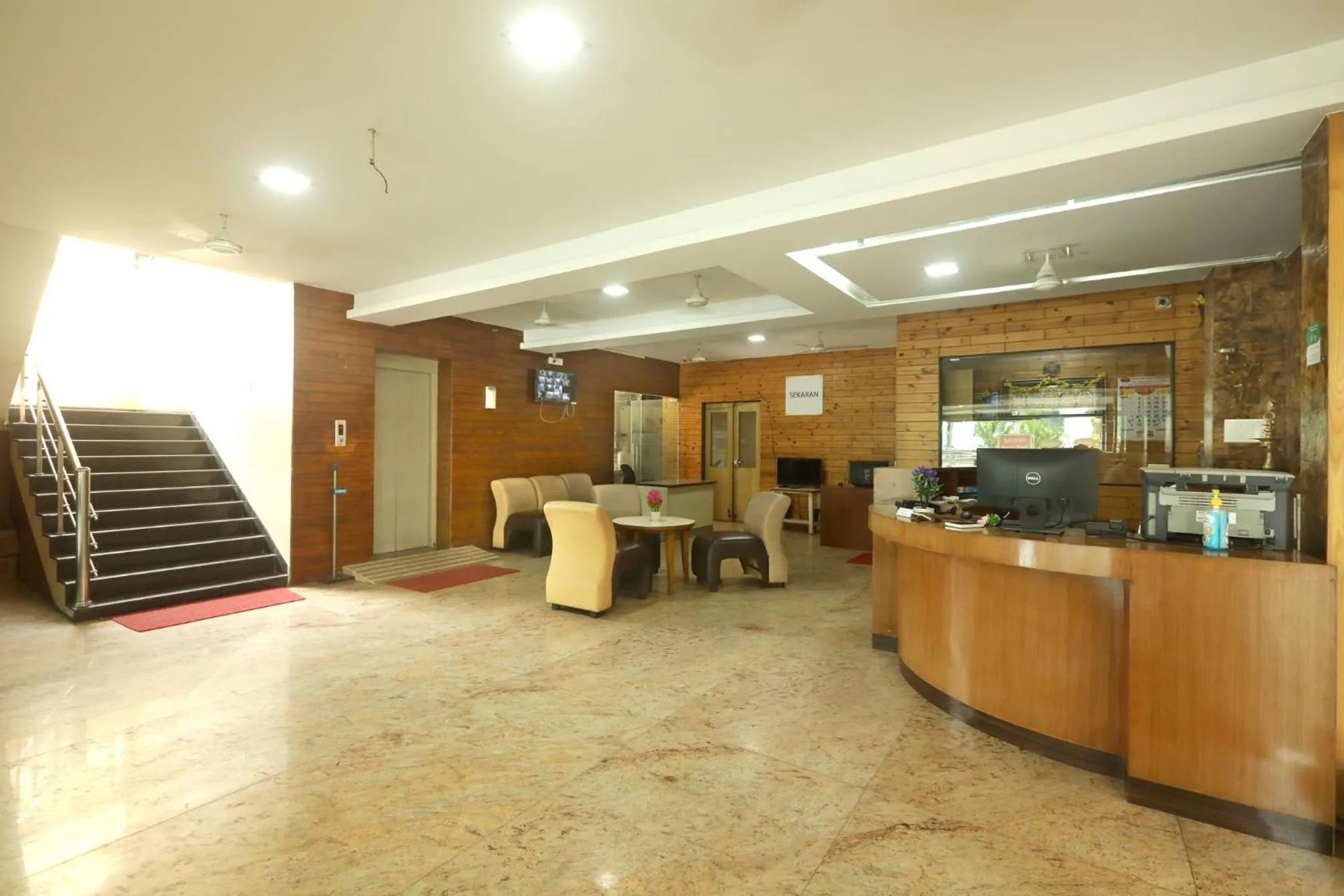 Lobby or reception in Sekaran Hotel OMR