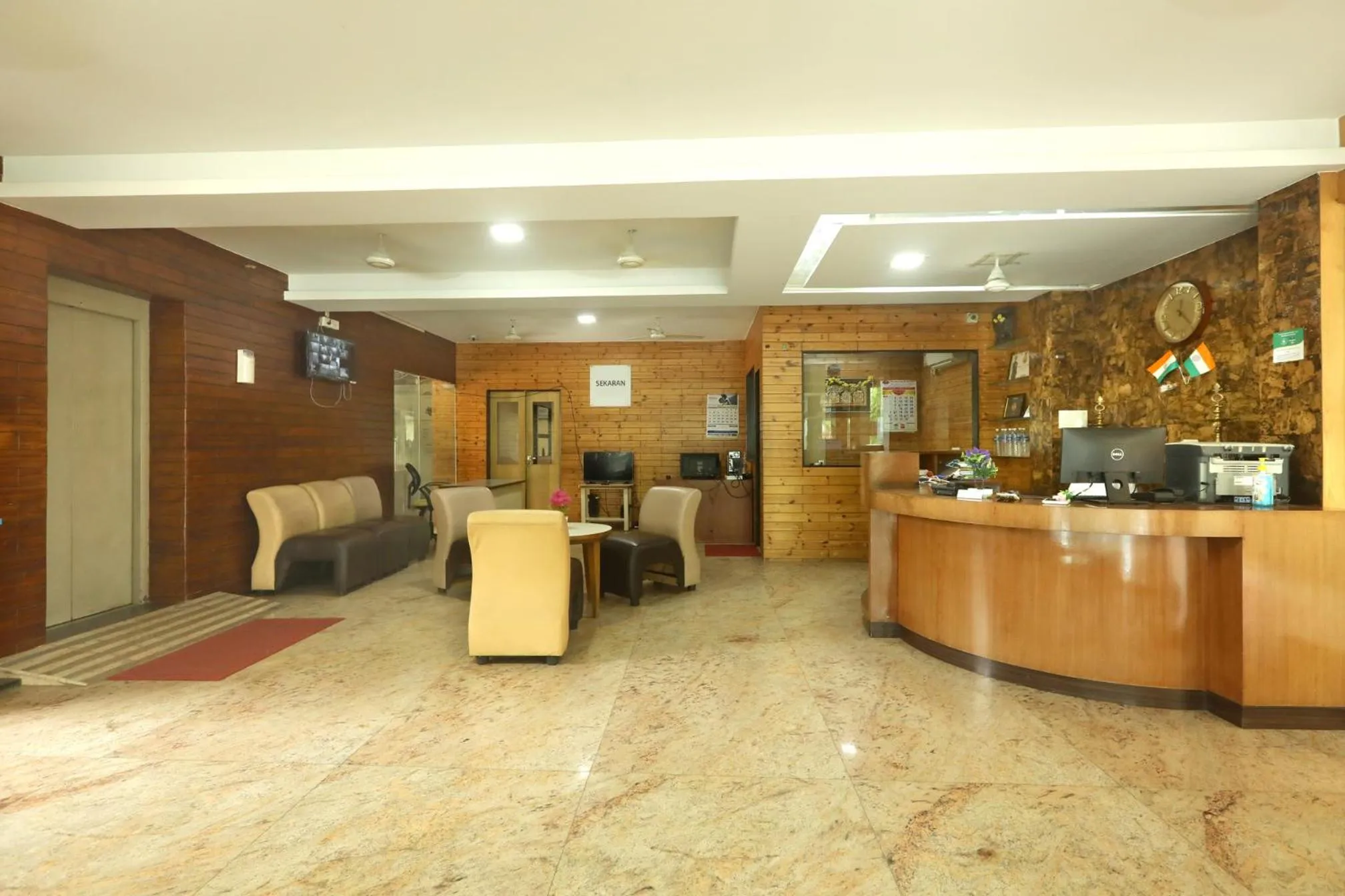 Lobby or reception in Sekaran Hotel OMR