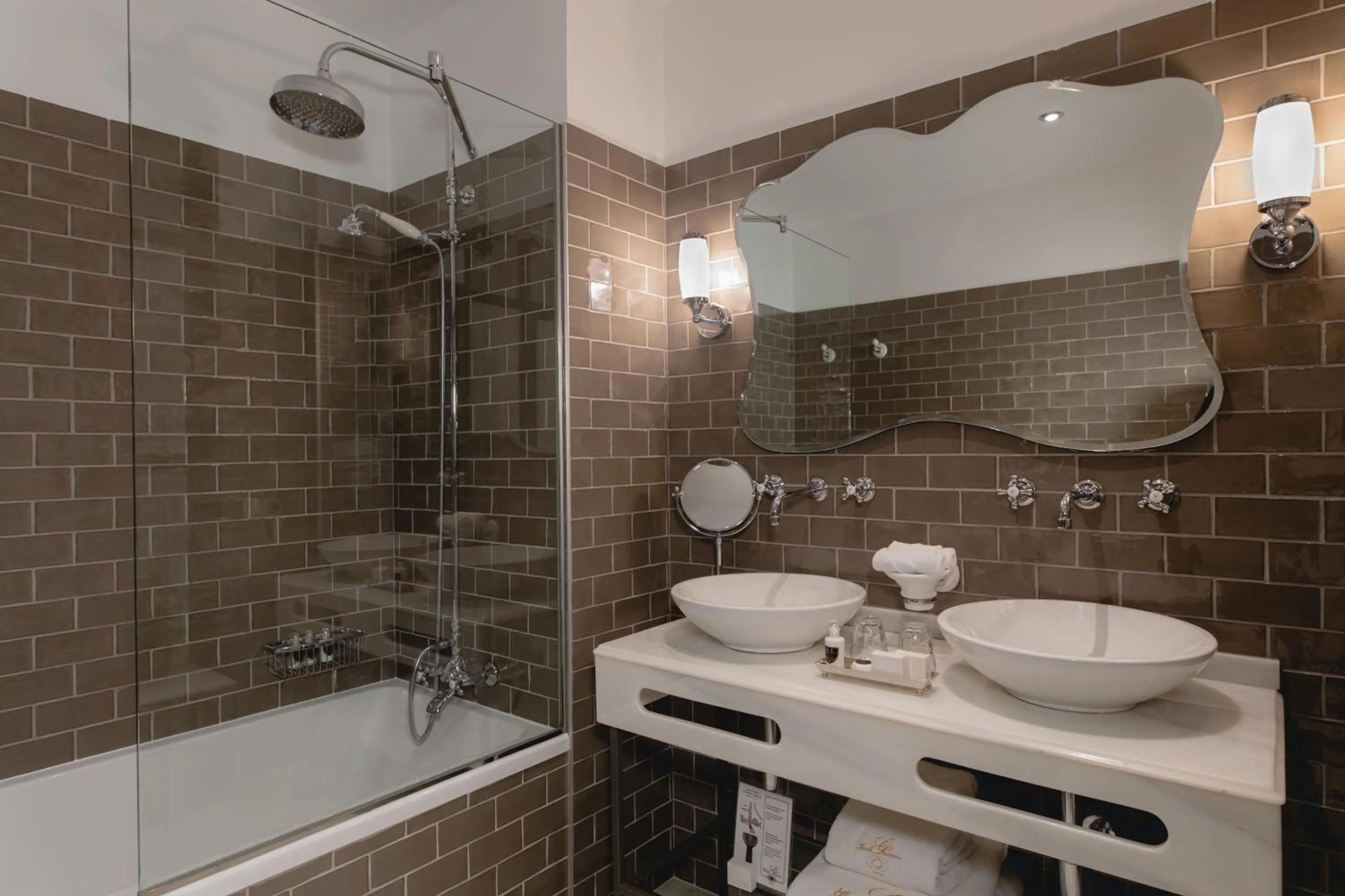 Bathroom in Hotel Gravina 51