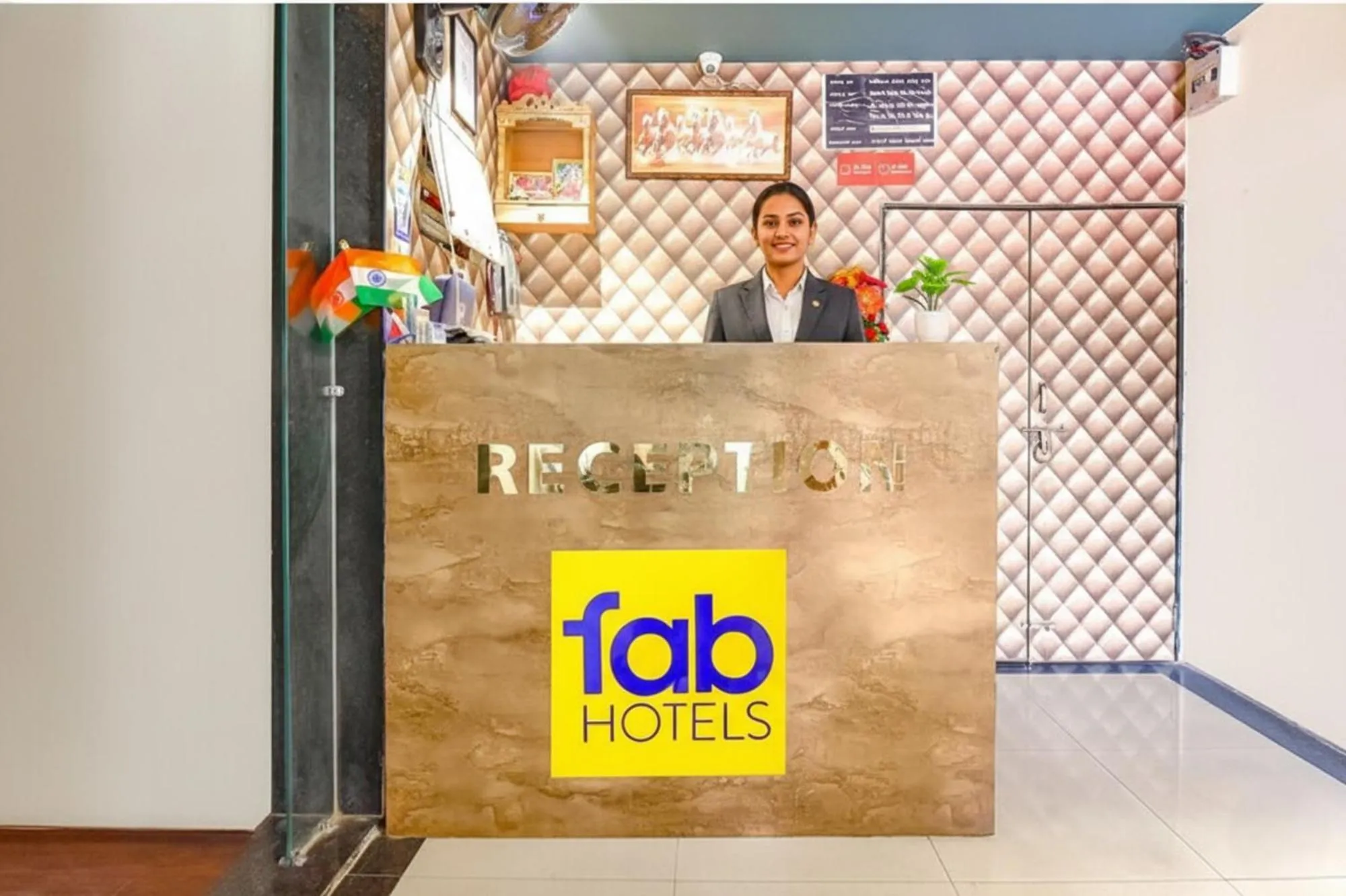 Lobby or reception in FabHotel Nidhivan, Udhna Junction