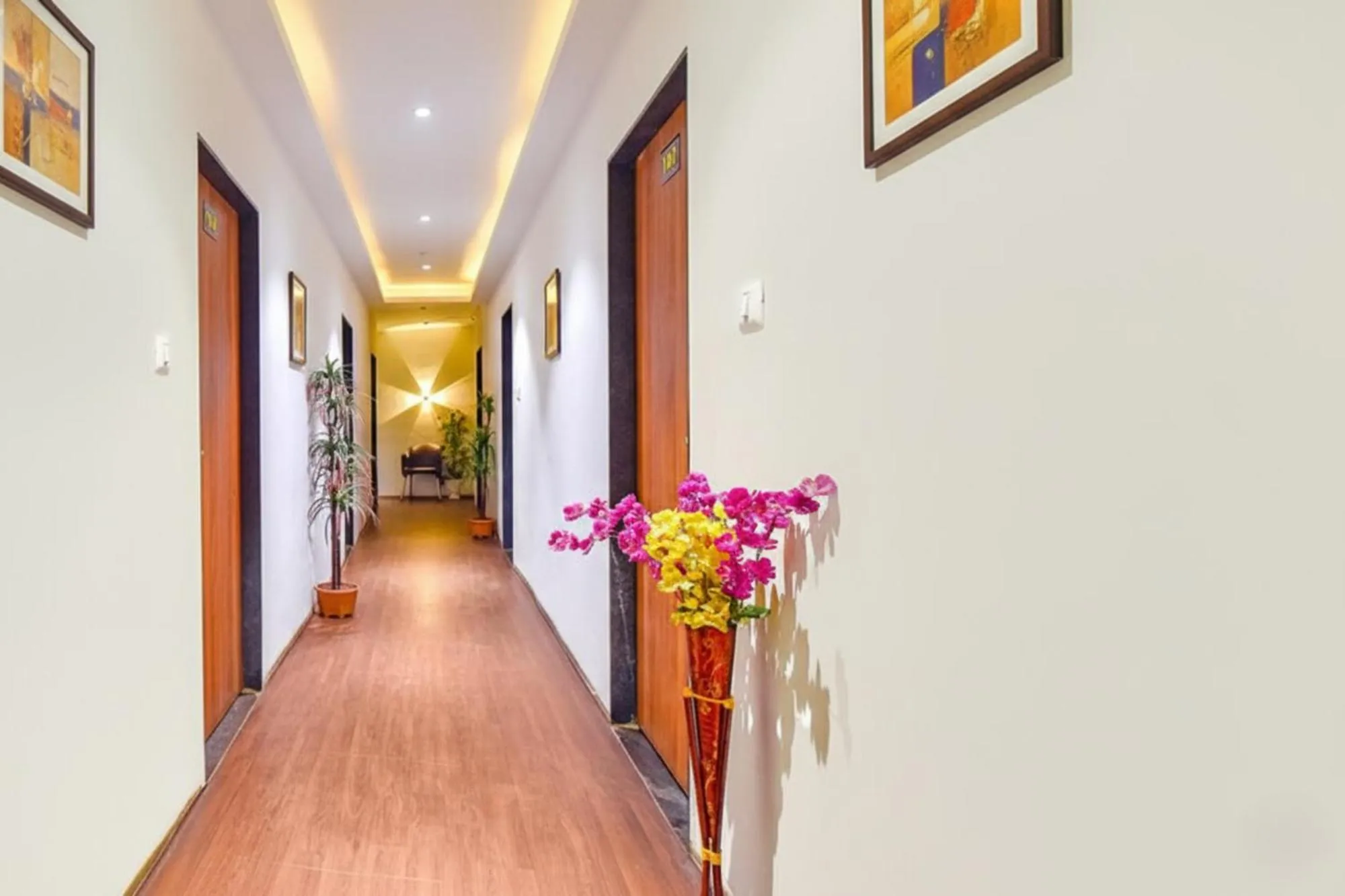 Lobby or reception in FabHotel Nidhivan, Udhna Junction