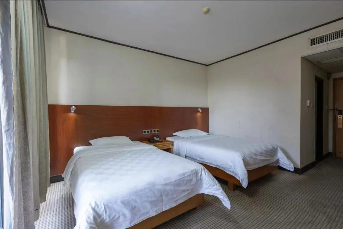 Standard Twin Room in Nanfang Dasha Hotel