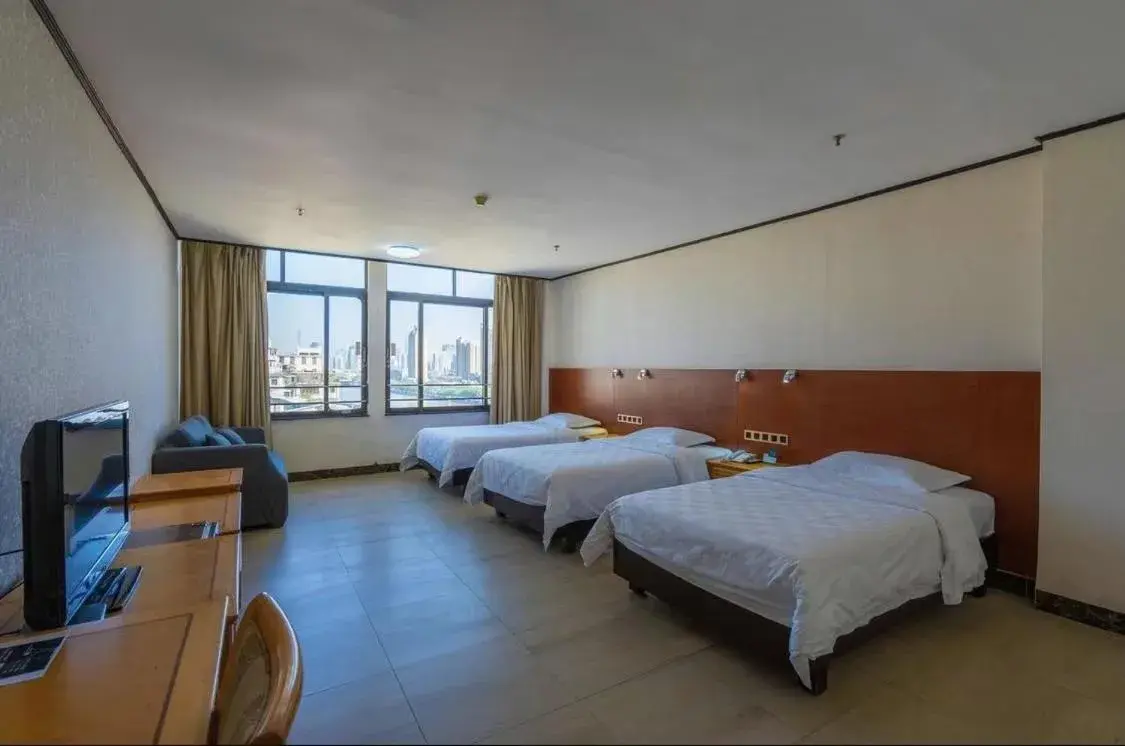 Triple Room with River View in Nanfang Dasha Hotel Triple Room with River View in Nanfang Dasha Hotel