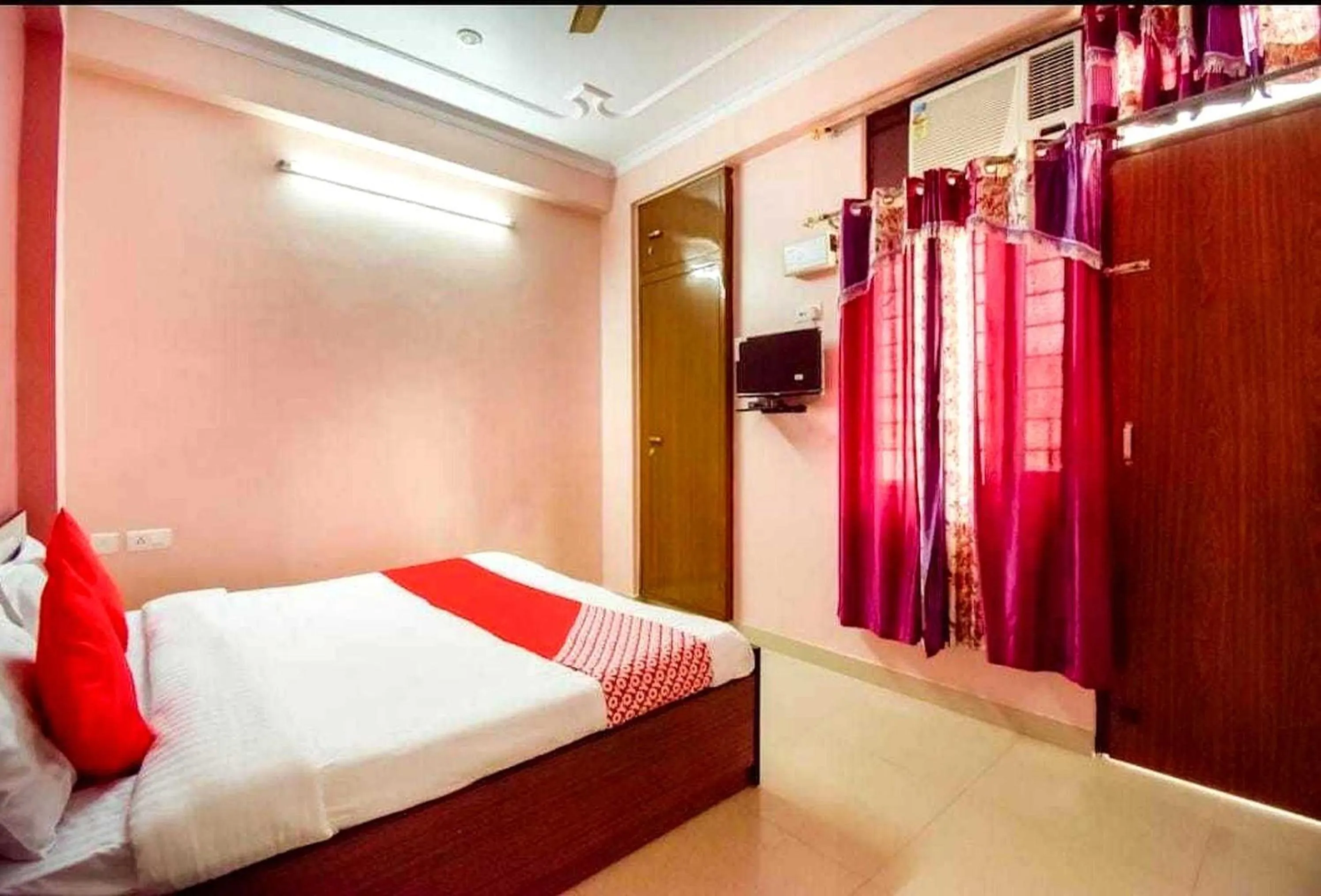 Bedroom, Bed in Hotel O by OYO CASTLE HOME STAY