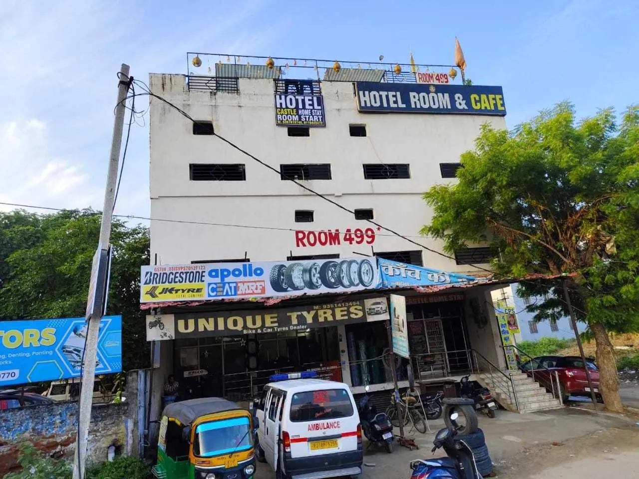 Facade/entrance in Hotel O by OYO CASTLE HOME STAY