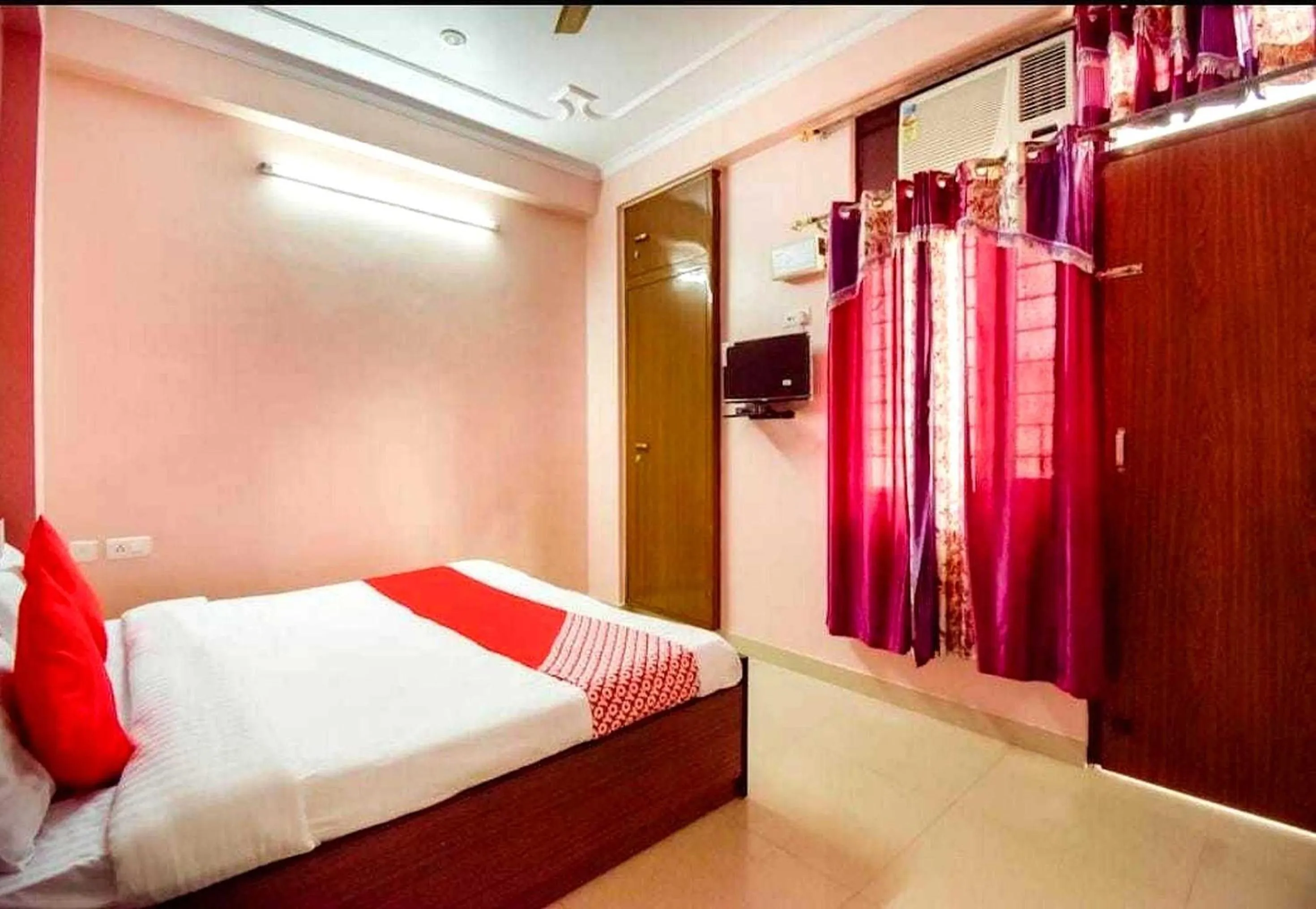 Bedroom, Bed in Hotel O by OYO CASTLE HOME STAY
